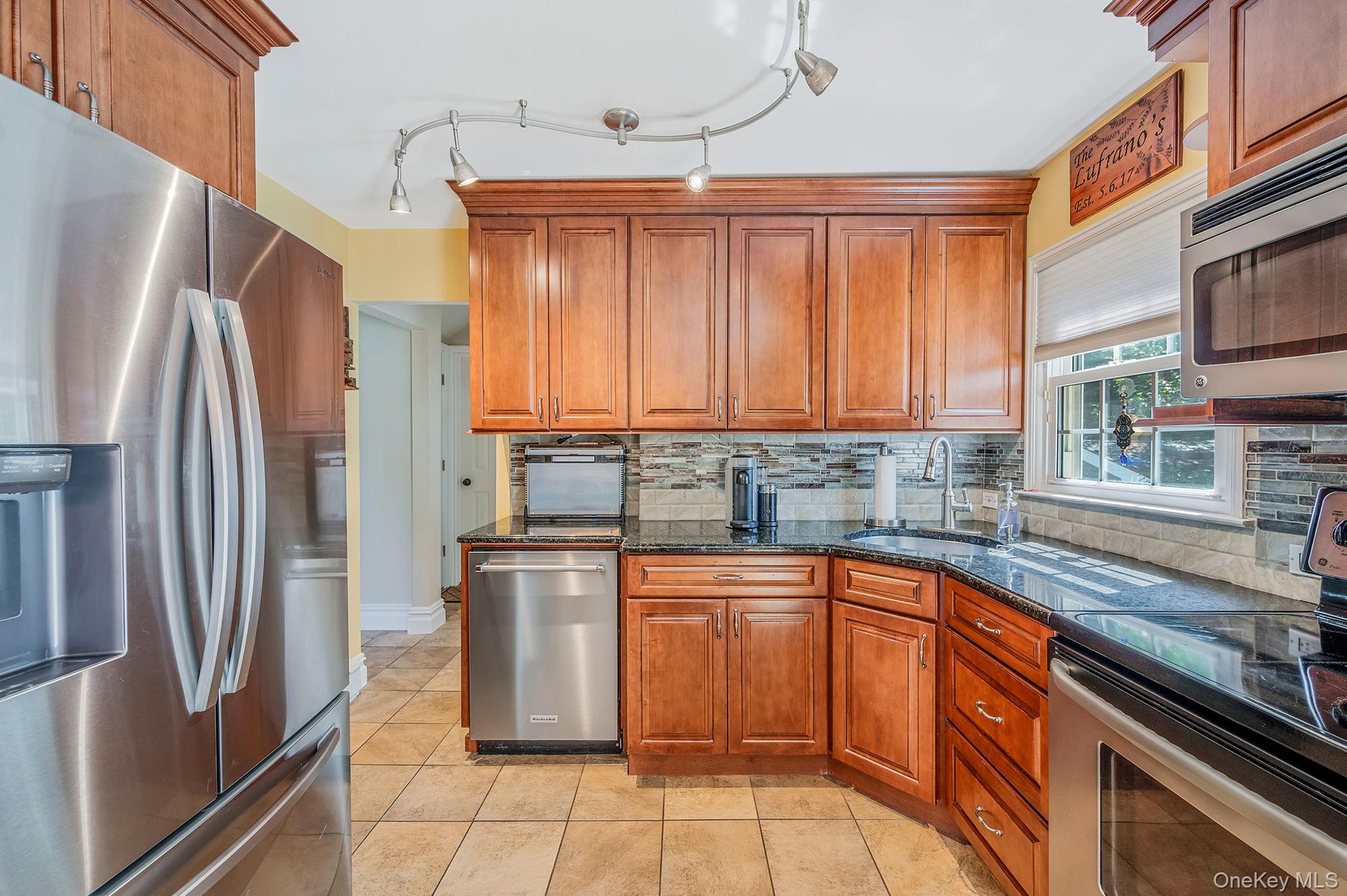 42 Apricot Place, Ronkonkoma, NY 11779