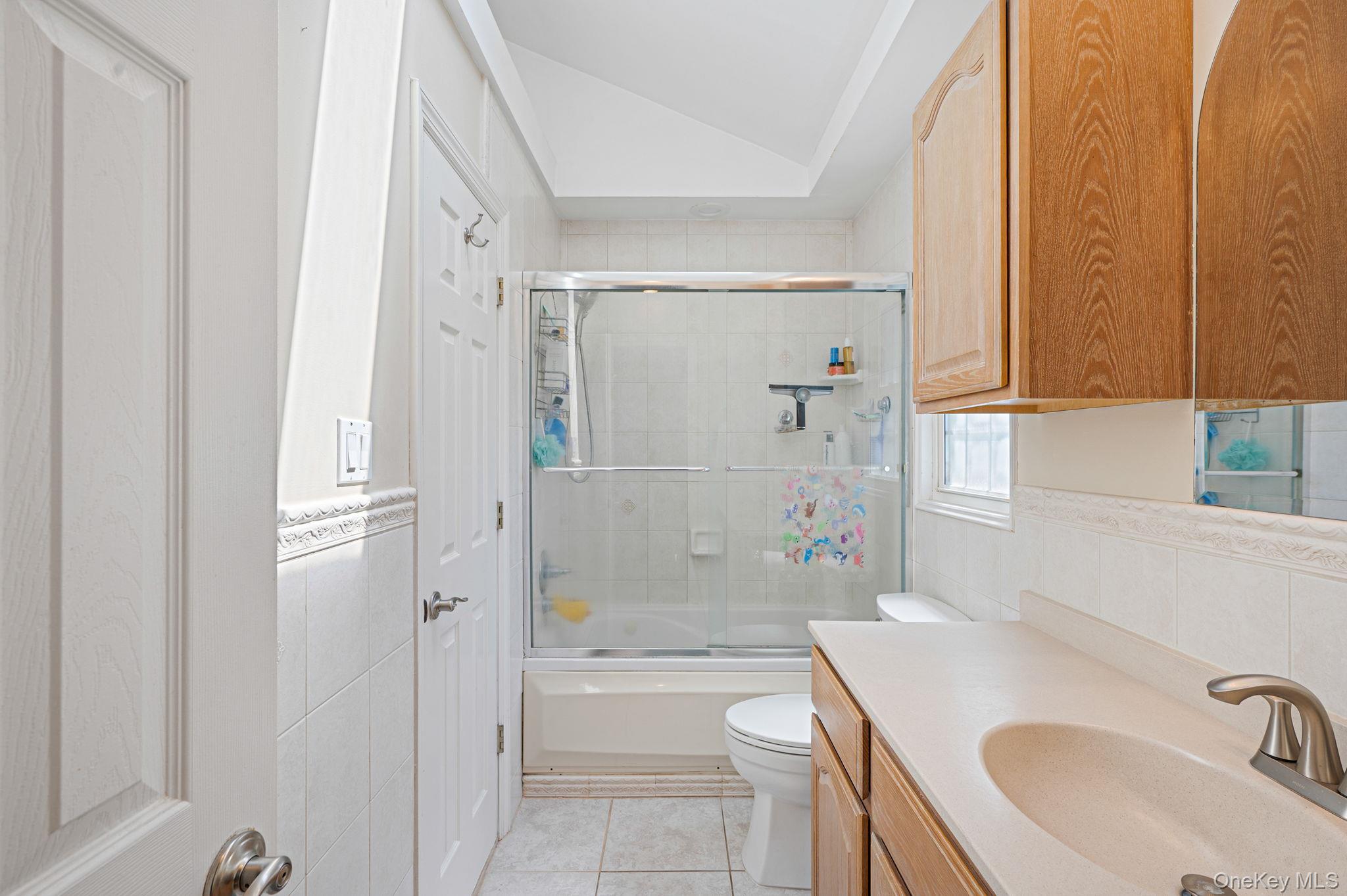 42 Apricot Place, Ronkonkoma, NY 11779