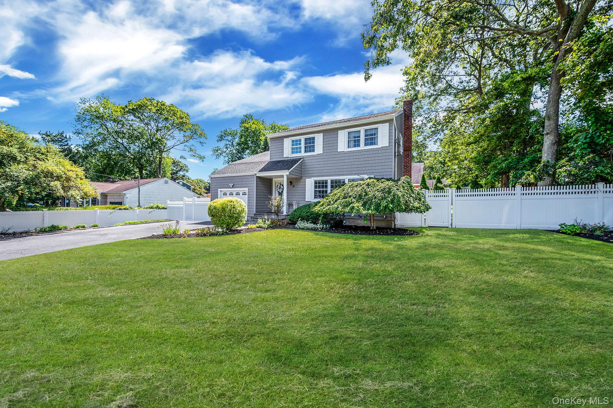 42 Apricot Place, Ronkonkoma, NY 11779