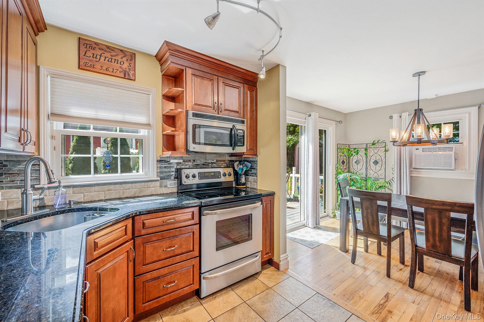 42 Apricot Place, Ronkonkoma, NY 11779