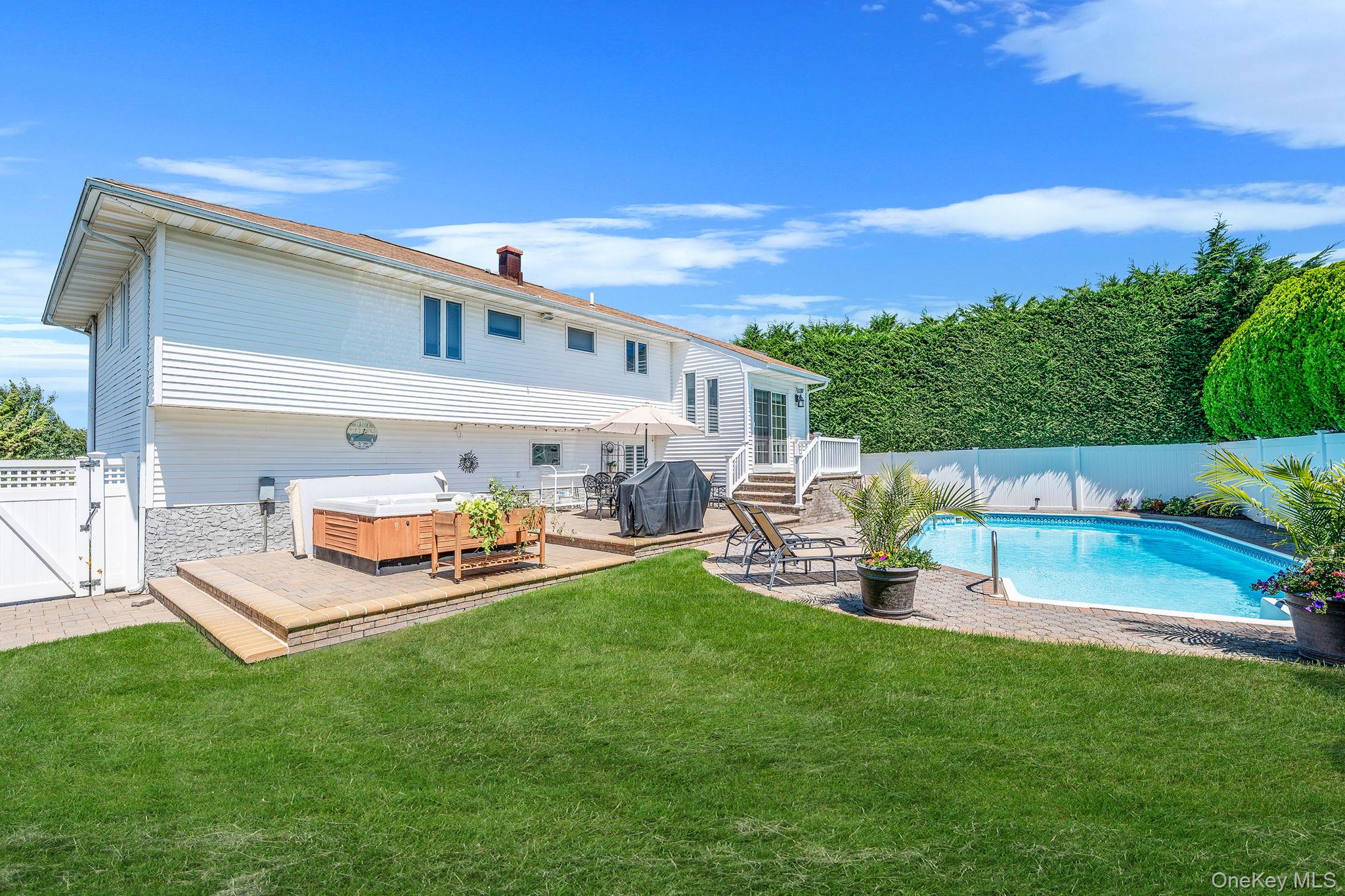 2468 Riviera Lane, Bellmore, NY 11710