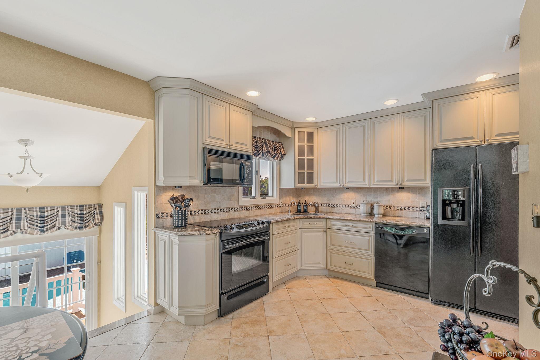 2468 Riviera Lane, Bellmore, NY 11710