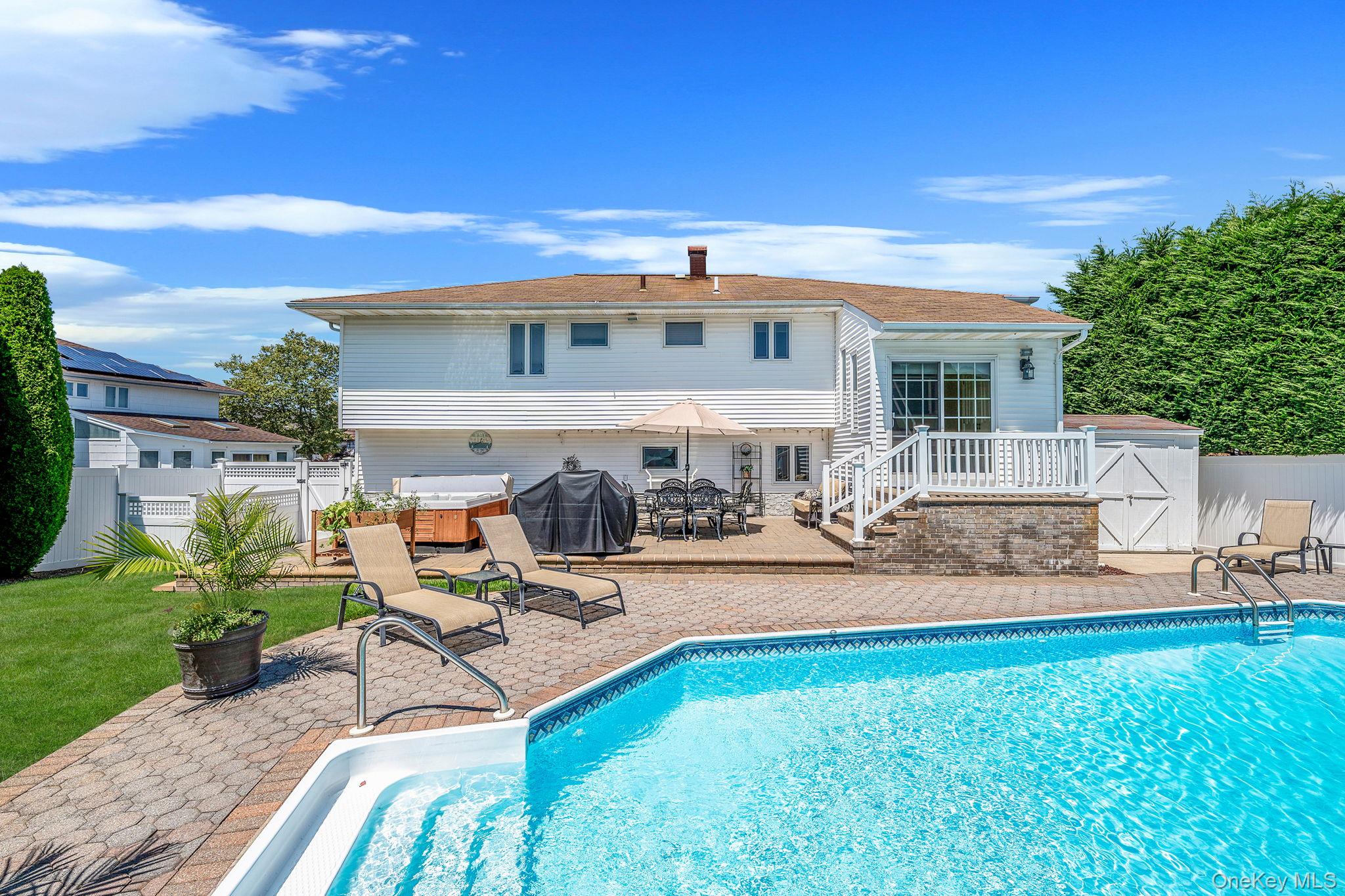 2468 Riviera Lane, Bellmore, NY 11710