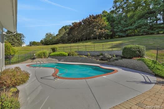 14 Far Horizons Drive, Newburgh, NY 12550