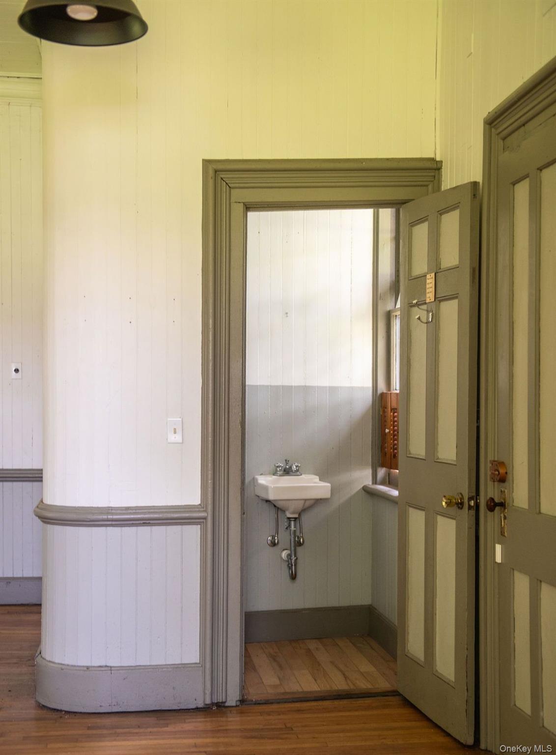 33 Maple Avenue, Claverack, NY 12513