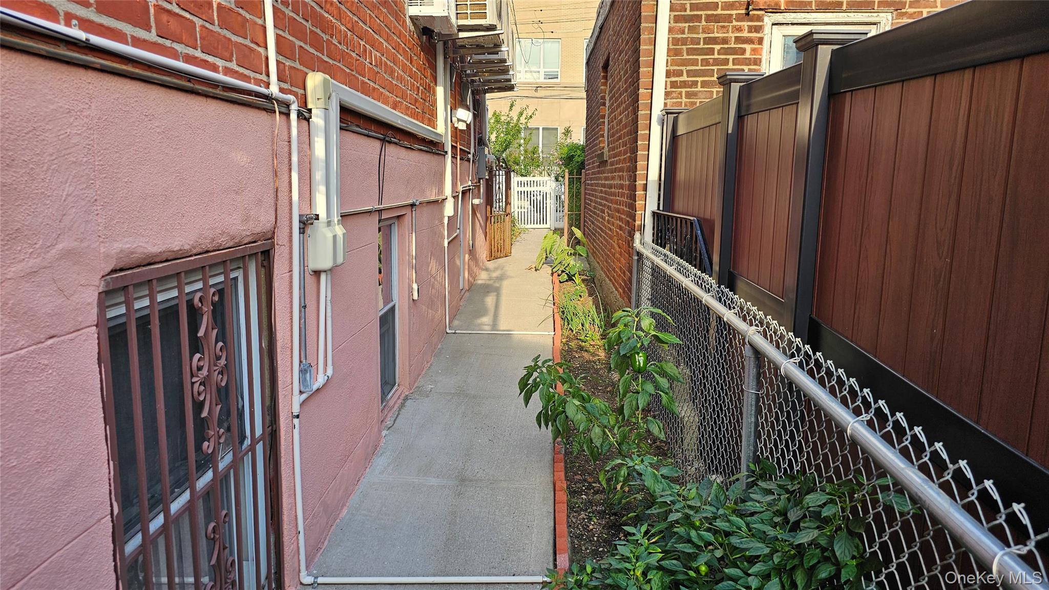 2533 Fish Avenue, Bronx, NY 10469