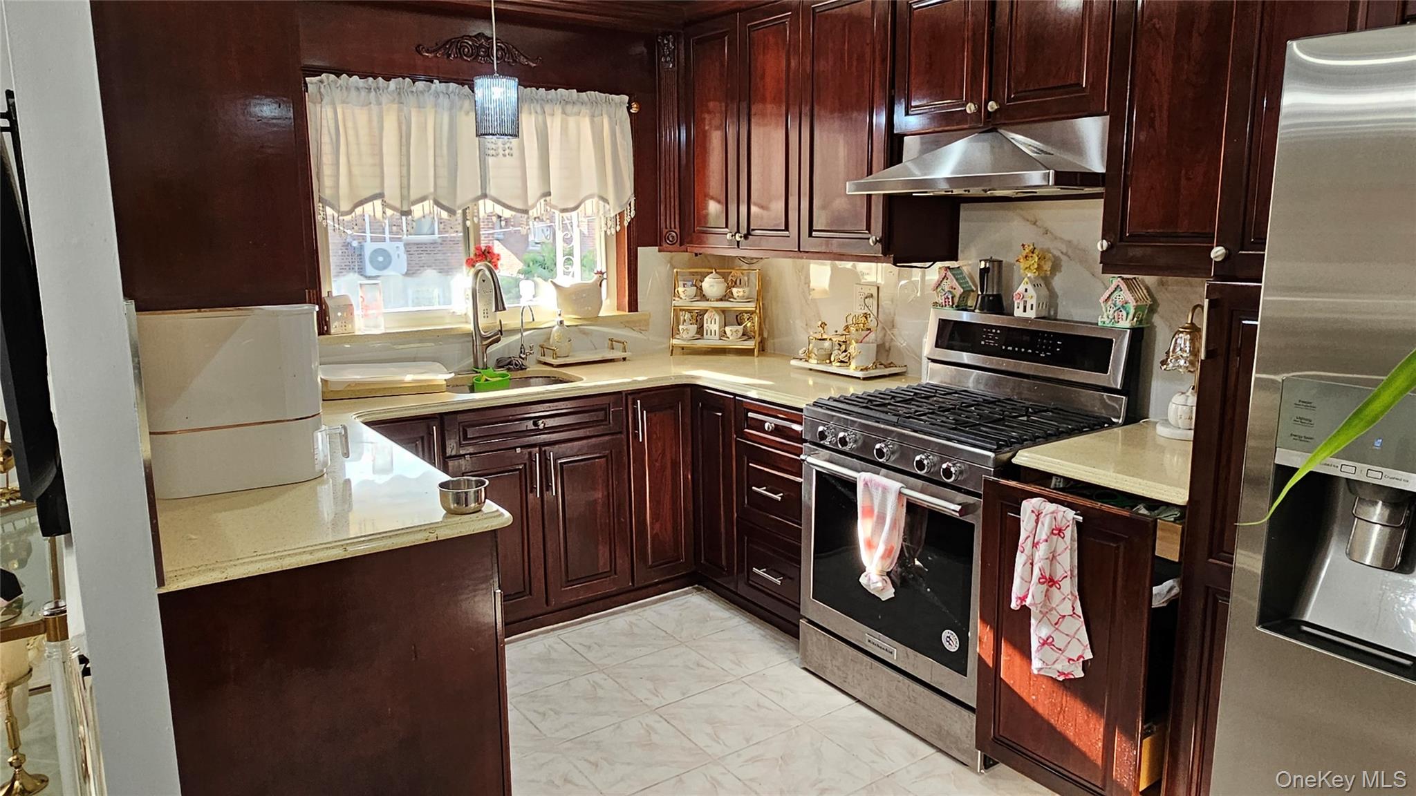 2533 Fish Avenue, Bronx, NY 10469