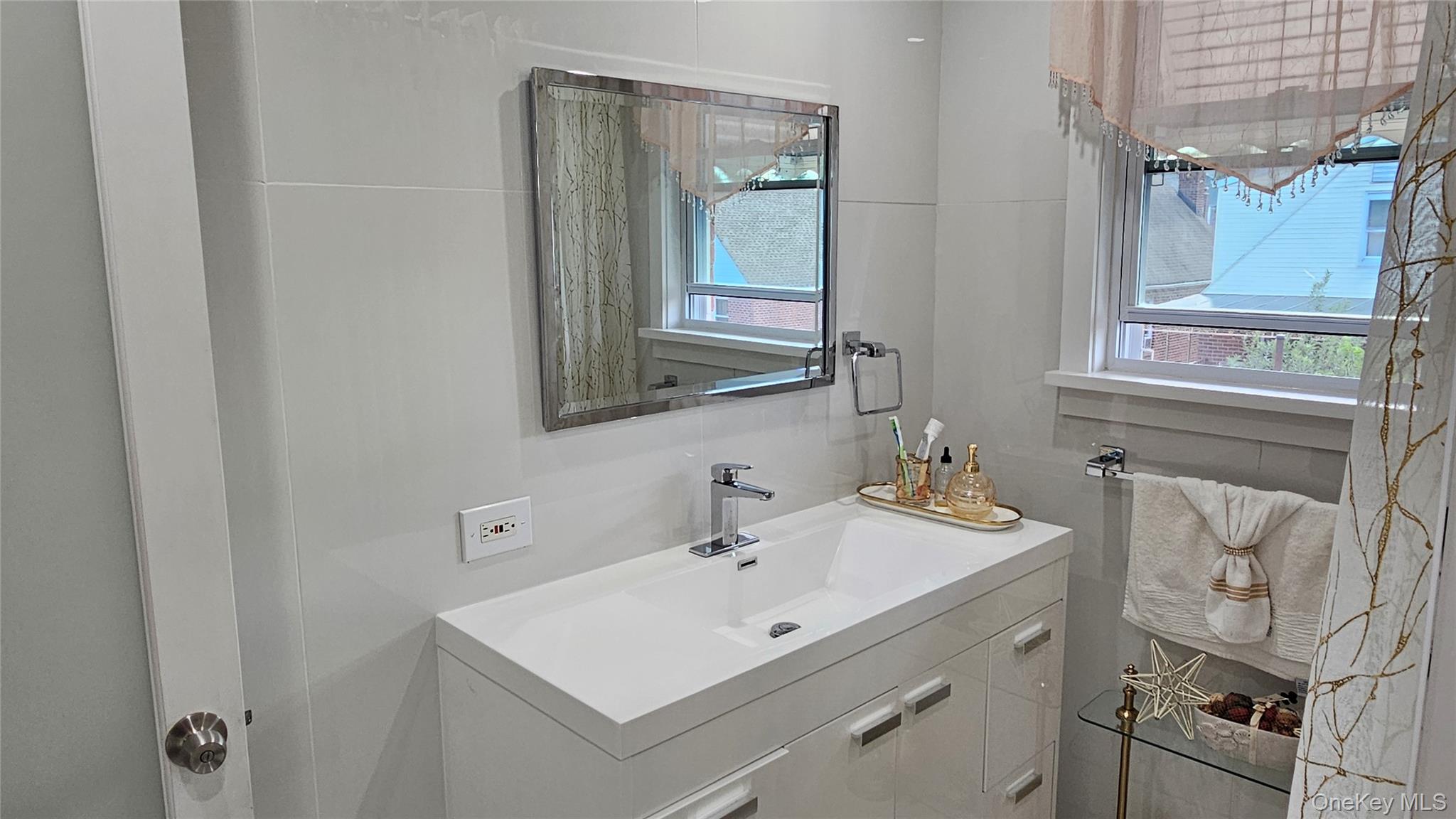 2533 Fish Avenue, Bronx, NY 10469