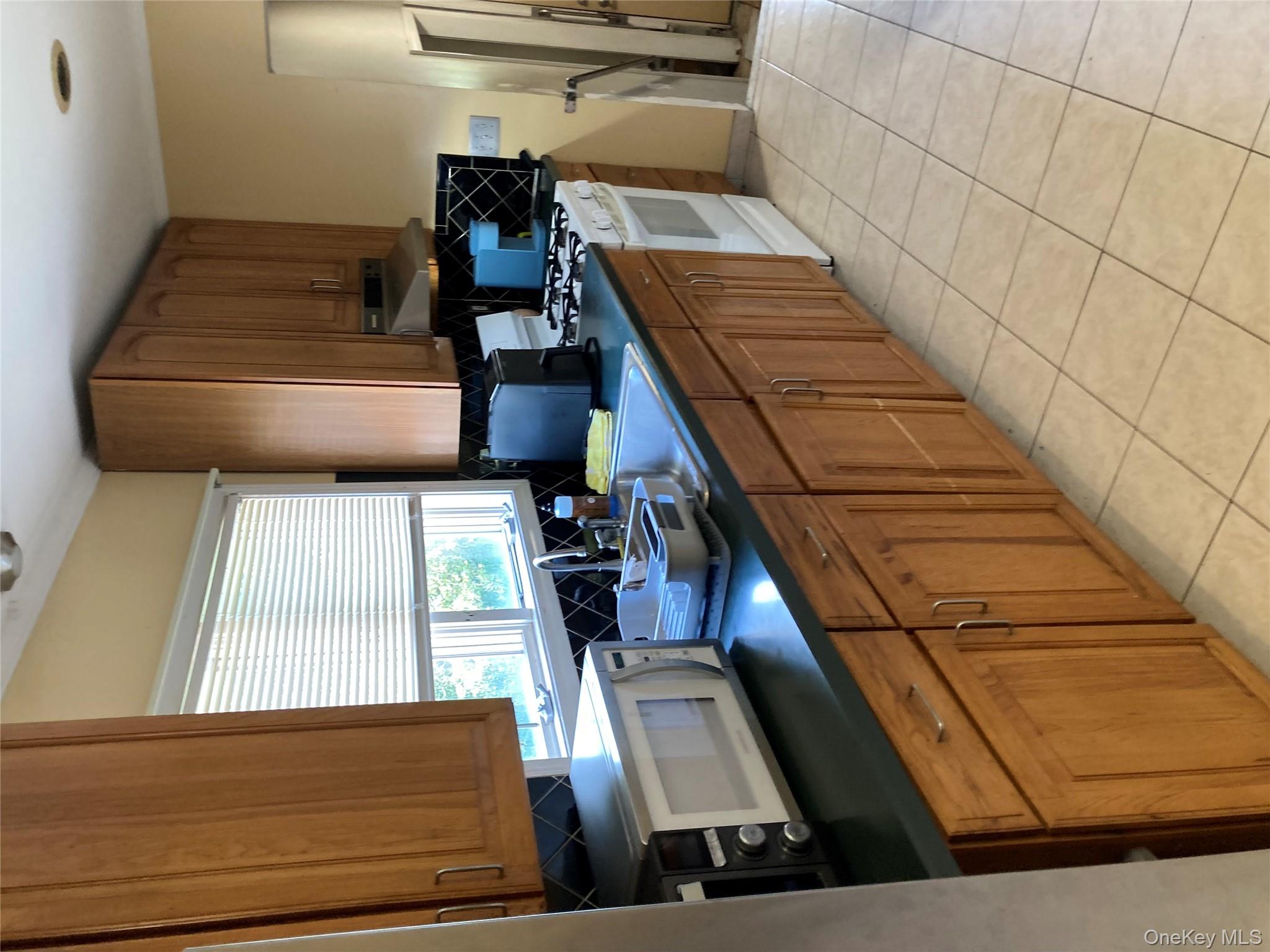 59 Esopus Avenue, Ulster Park, NY 12487