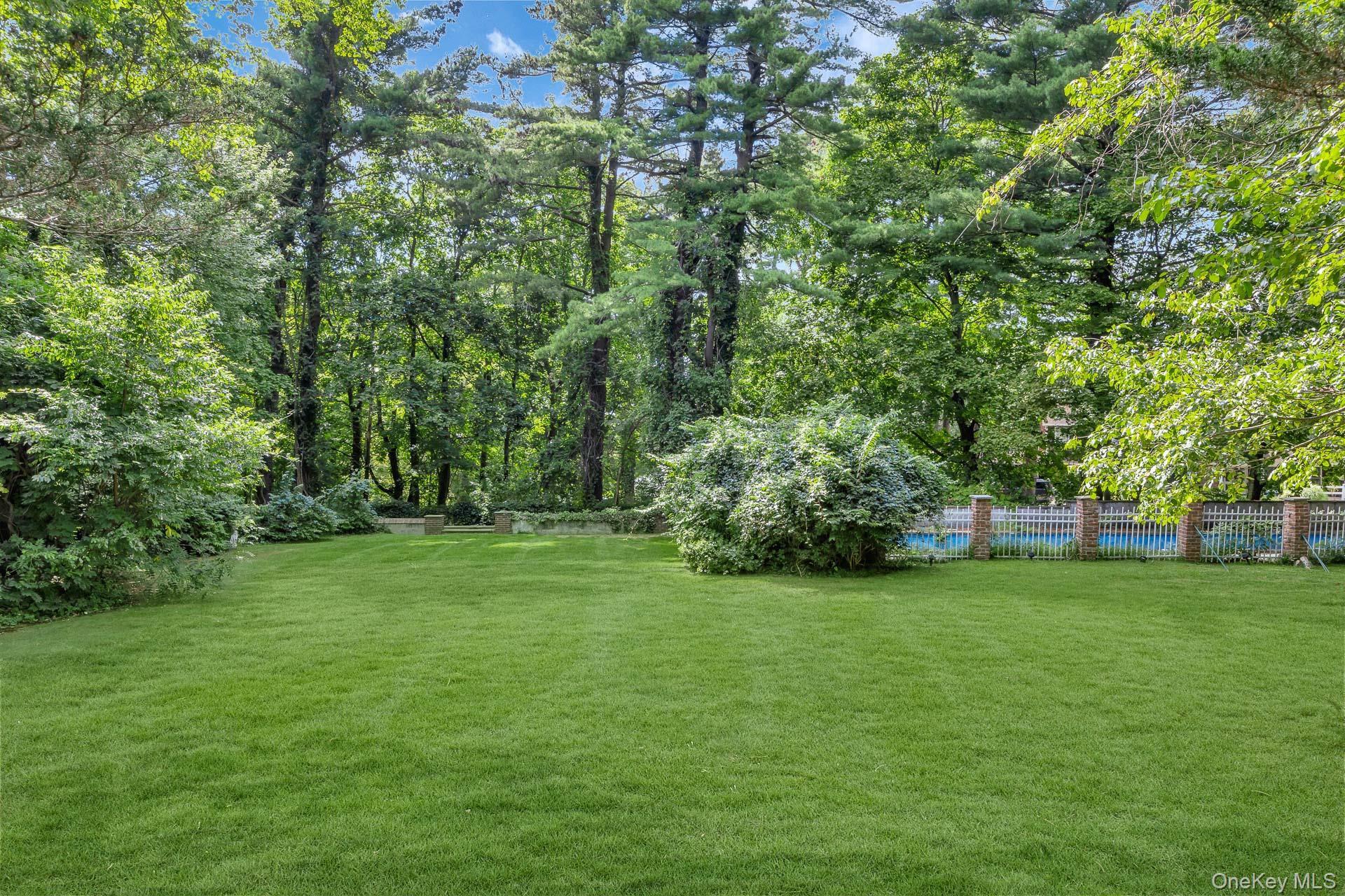 12 W Mall Drive, Huntington, NY 11743