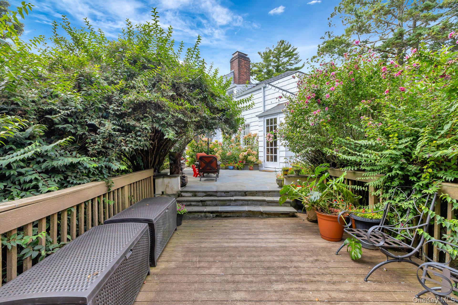 12 W Mall Drive, Huntington, NY 11743