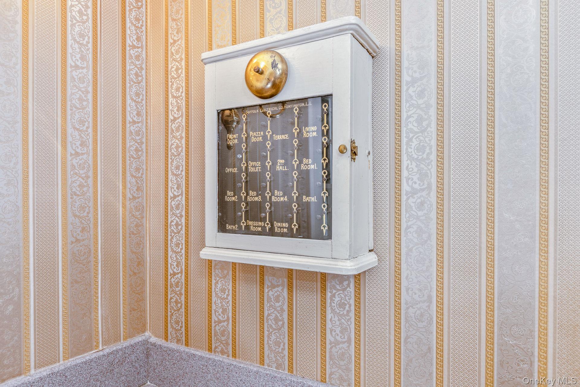 12 W Mall Drive, Huntington, NY 11743