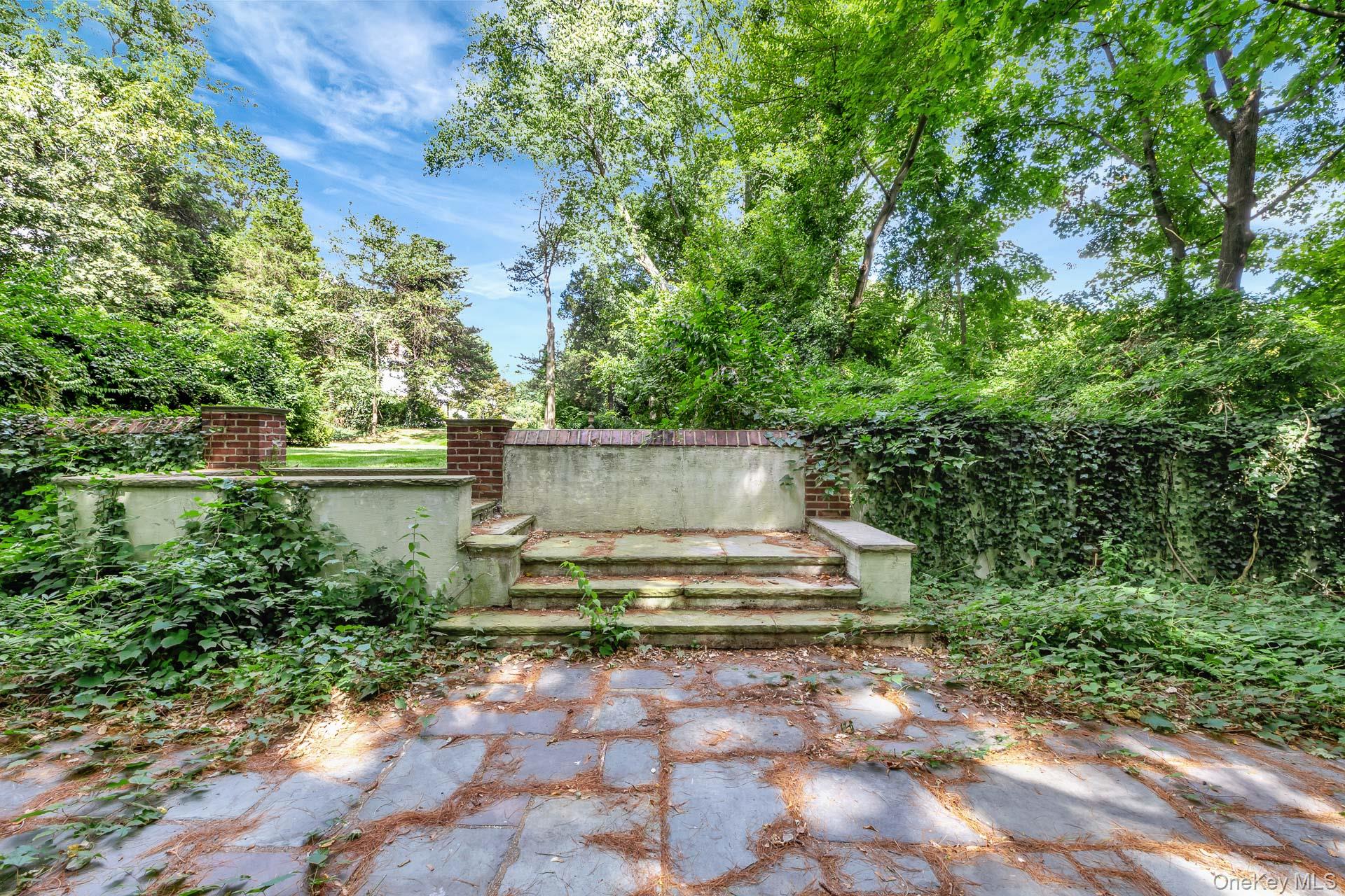 12 W Mall Drive, Huntington, NY 11743