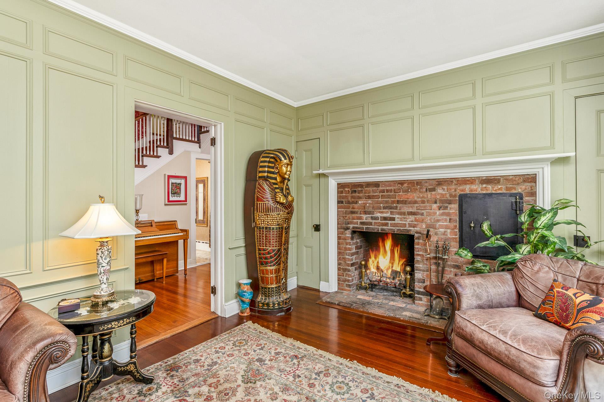 12 W Mall Drive, Huntington, NY 11743