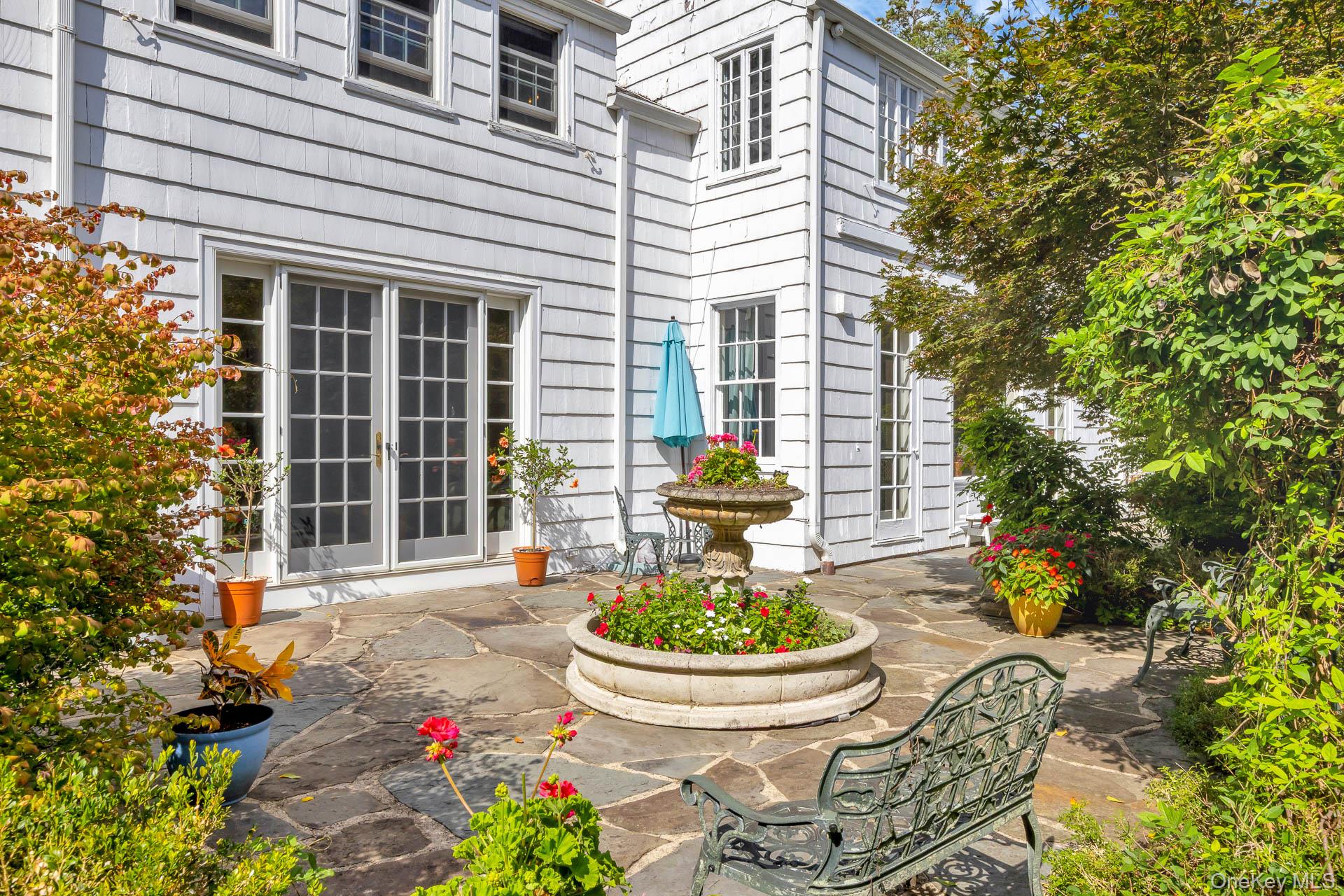 12 W Mall Drive, Huntington, NY 11743