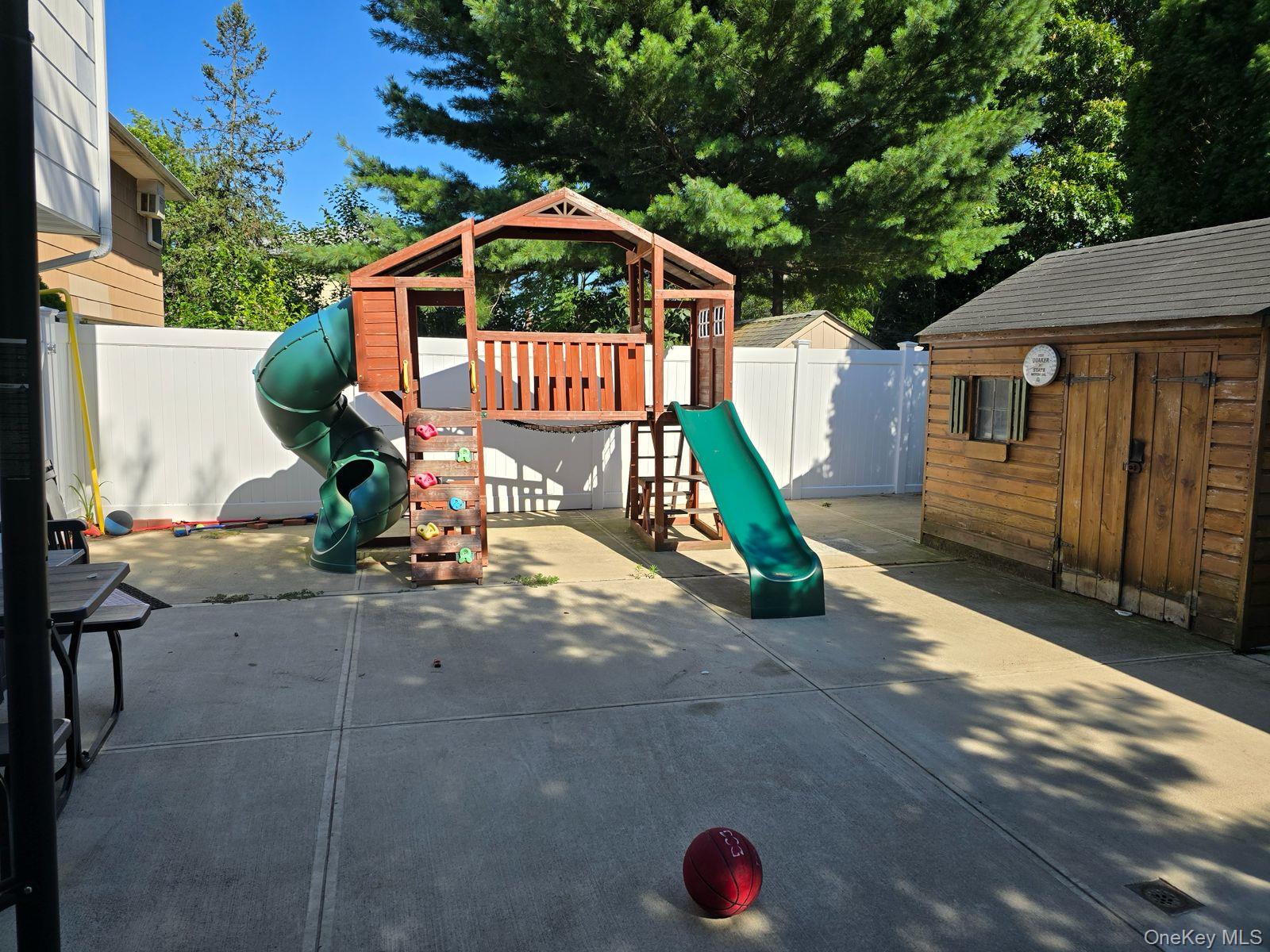 263 Village Avenue, Lynbrook, NY 11563