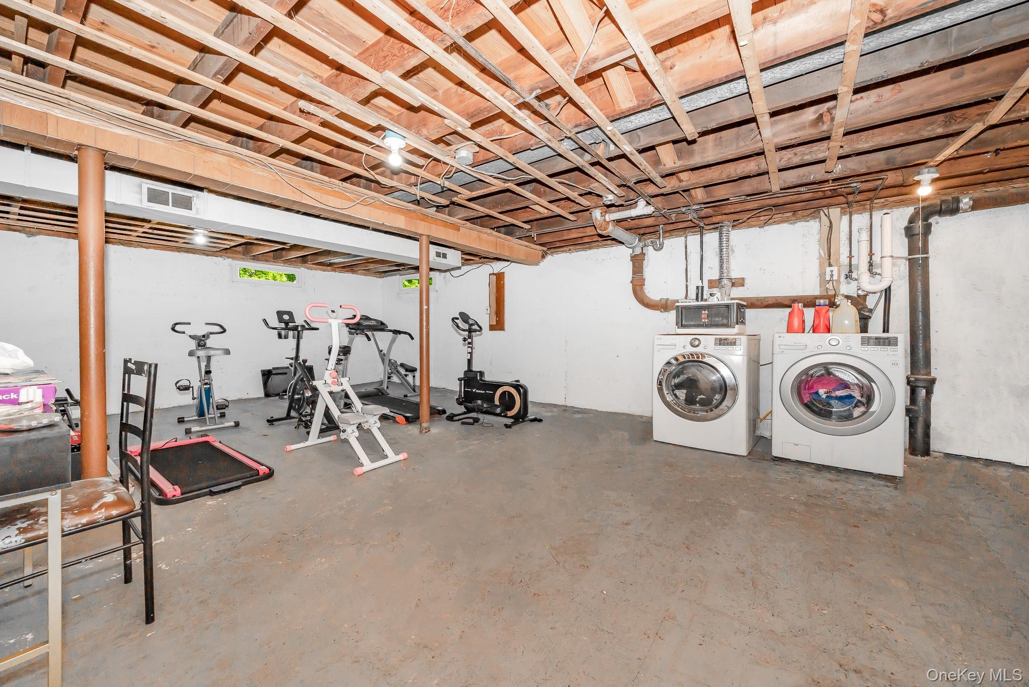 1038 Manor Lane, Bay Shore, NY 11706