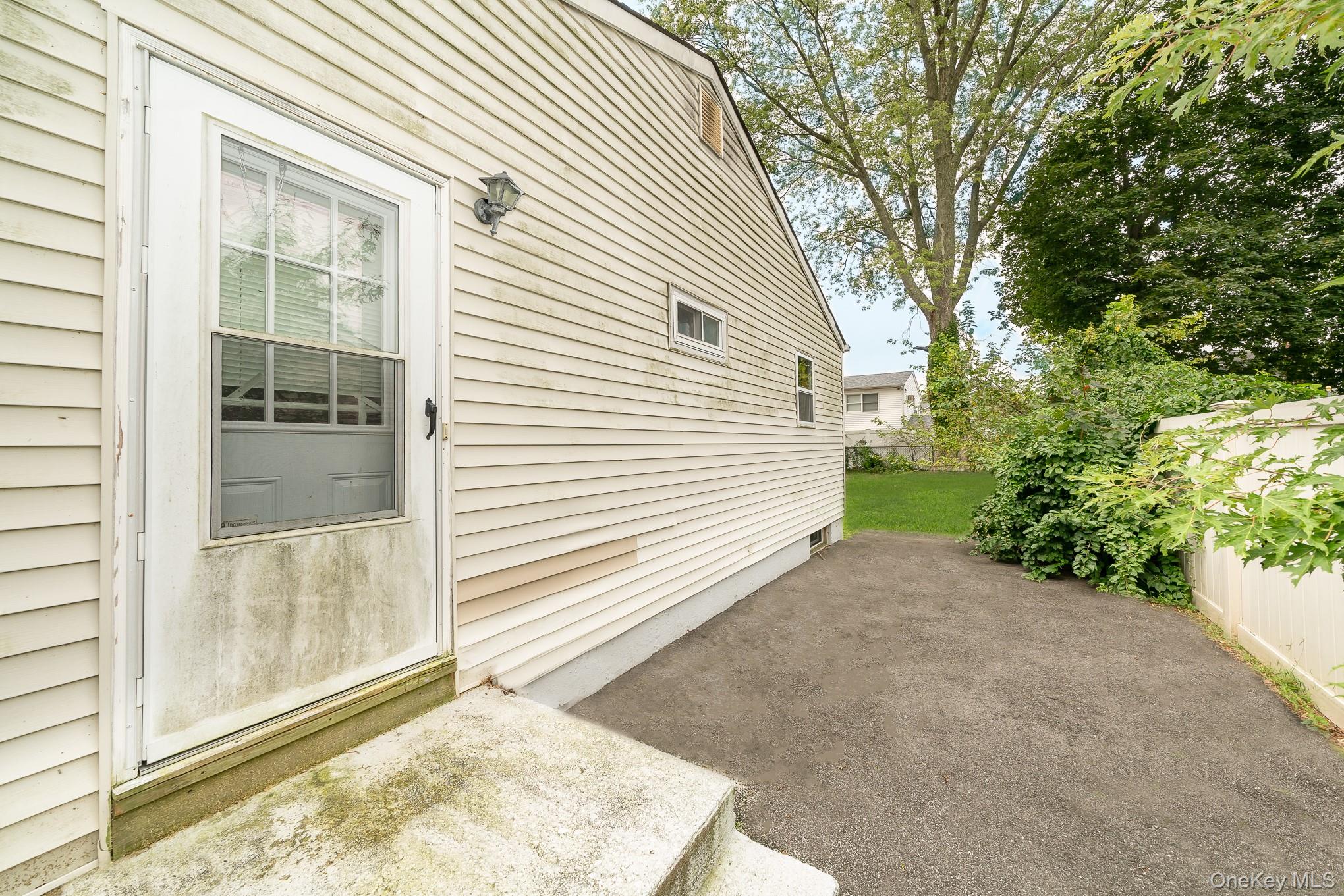 1038 Manor Lane, Bay Shore, NY 11706