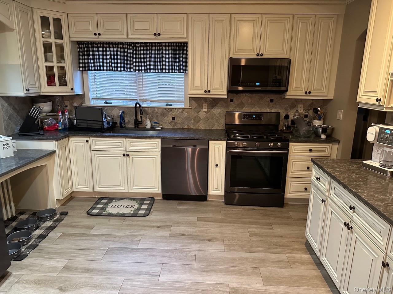 115 Halsey Avenue, Hicksville, NY 11801