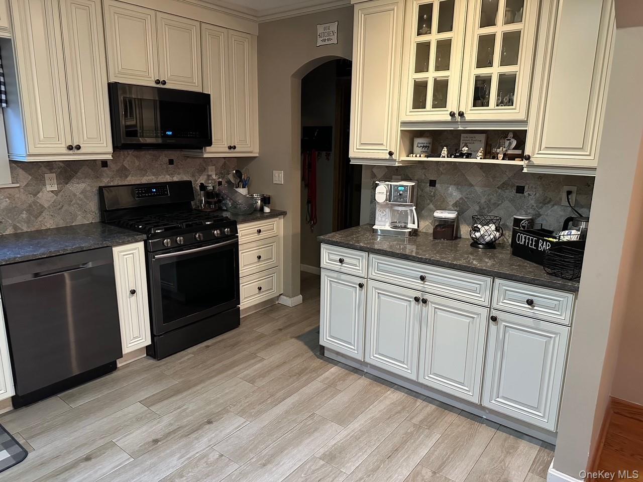 115 Halsey Avenue, Hicksville, NY 11801