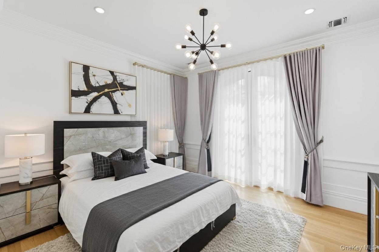 7 Beverly Road, Great Neck, NY 11021