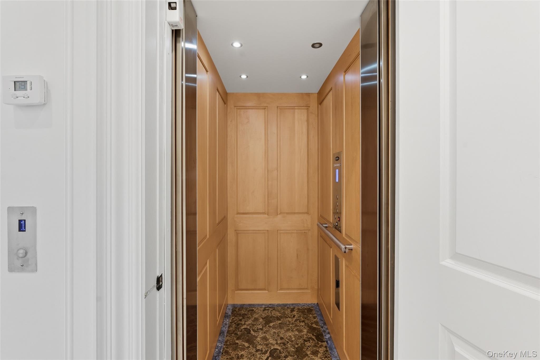 7 Beverly Road, Great Neck, NY 11021