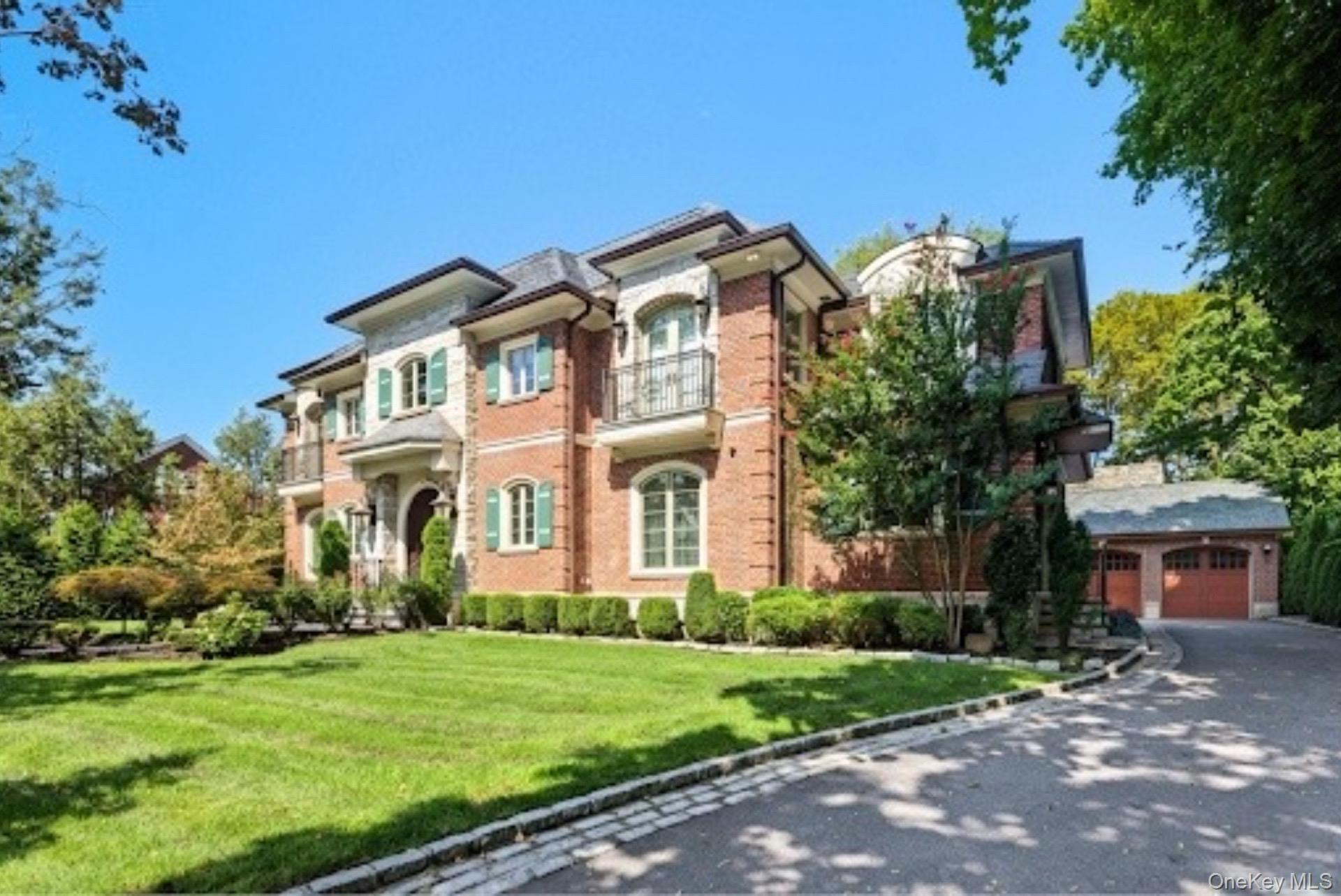 7 Beverly Road, Great Neck, NY 11021