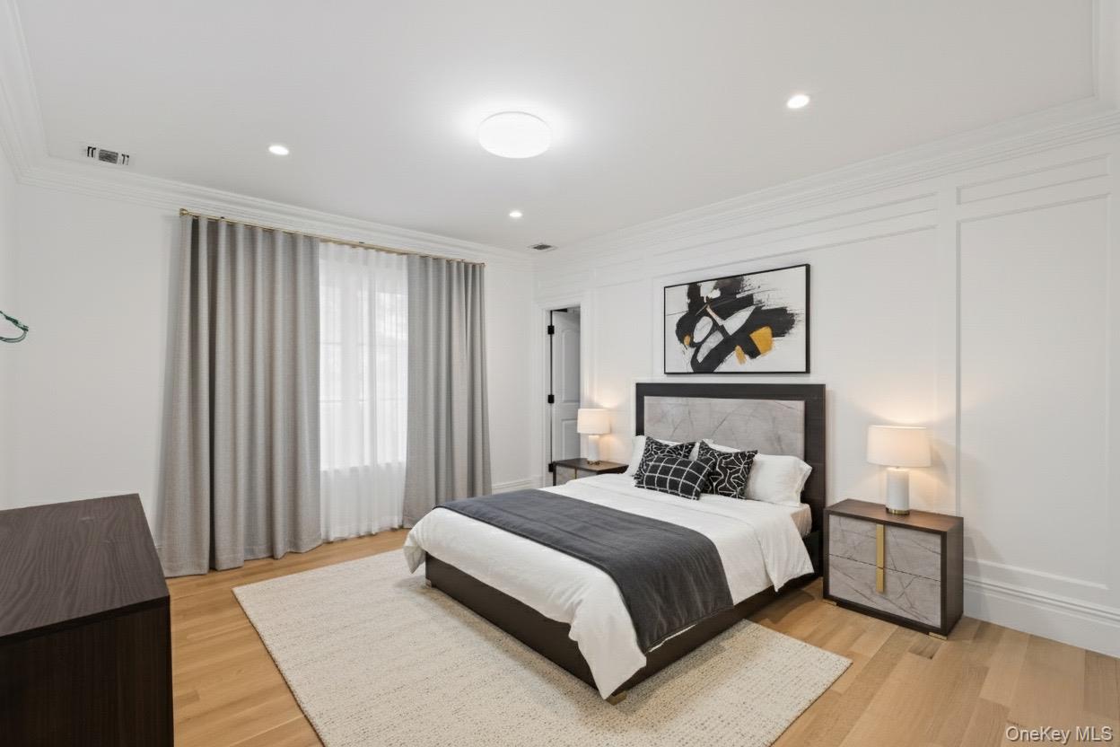 7 Beverly Road, Great Neck, NY 11021