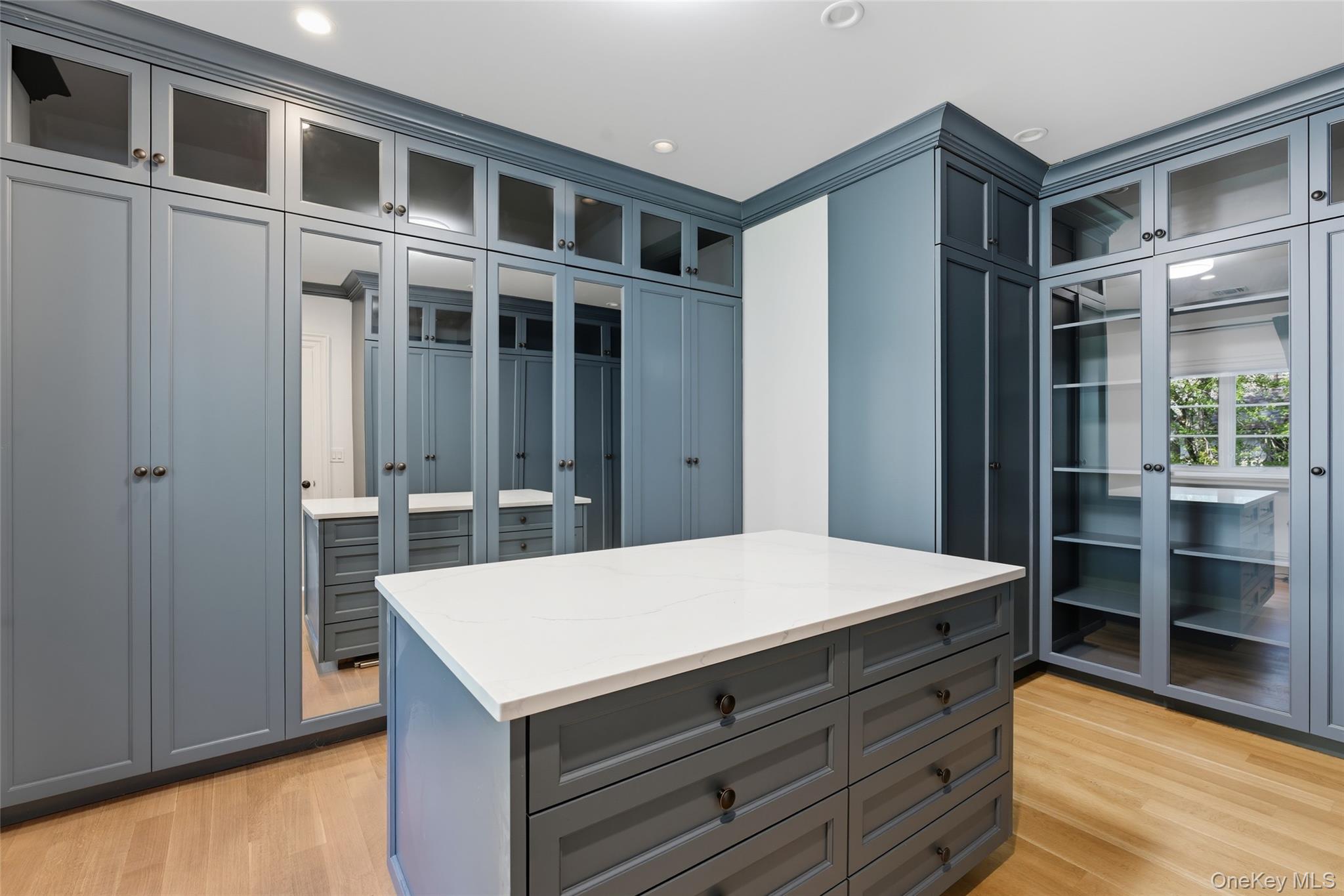 7 Beverly Road, Great Neck, NY 11021