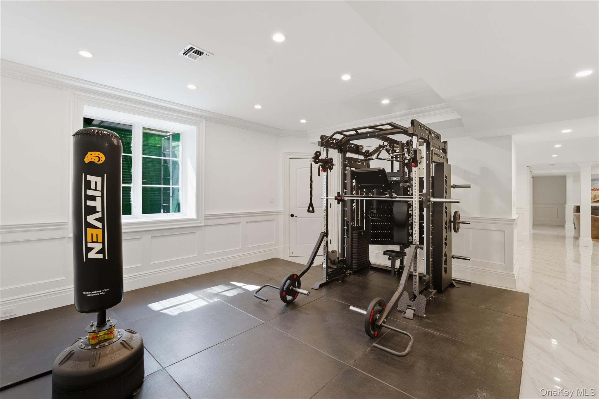 7 Beverly Road, Great Neck, NY 11021