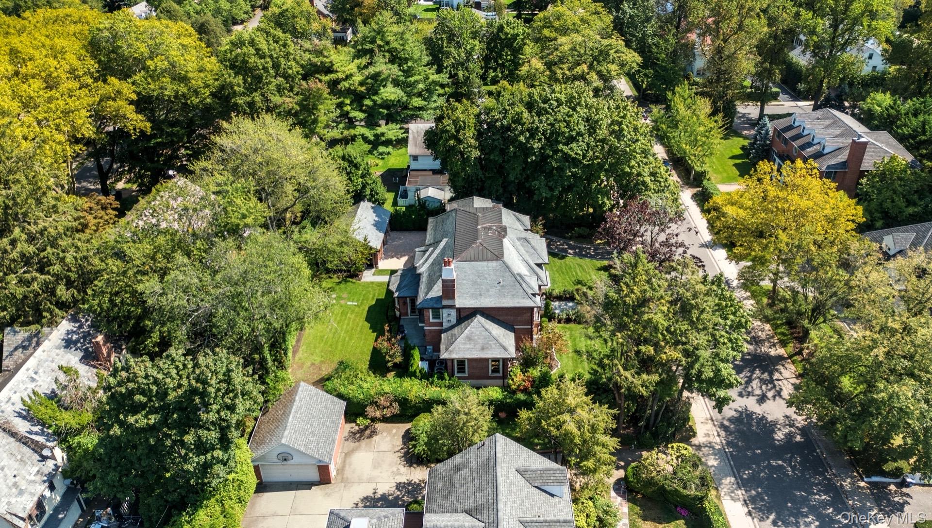 7 Beverly Road, Great Neck, NY 11021