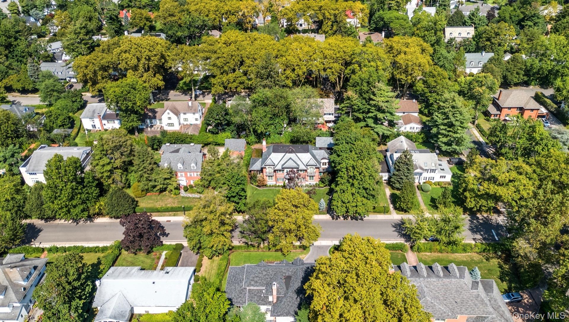 7 Beverly Road, Great Neck, NY 11021