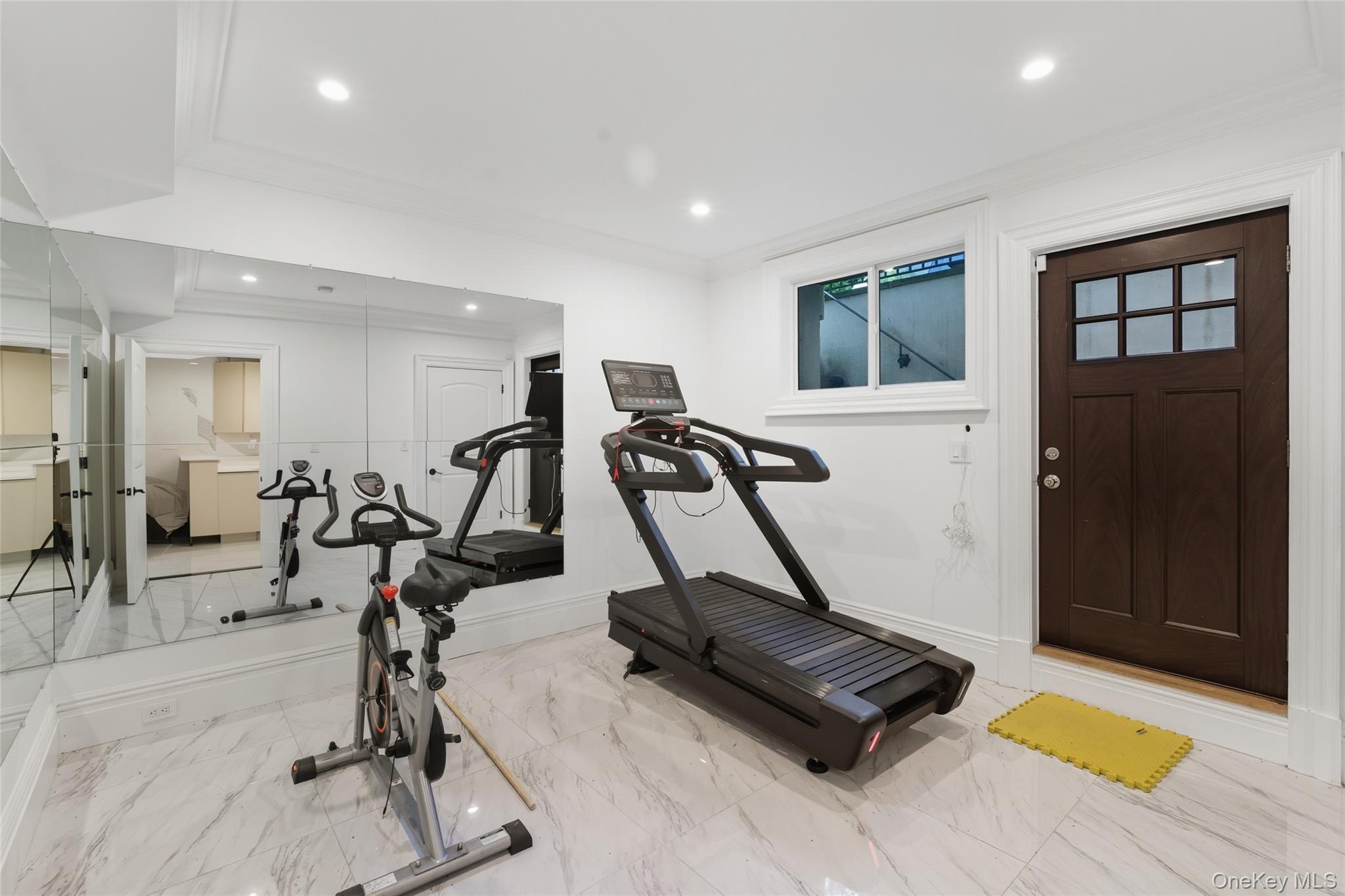 7 Beverly Road, Great Neck, NY 11021