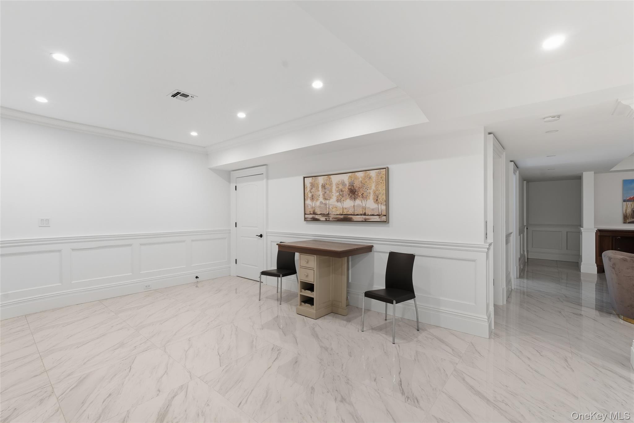 7 Beverly Road, Great Neck, NY 11021