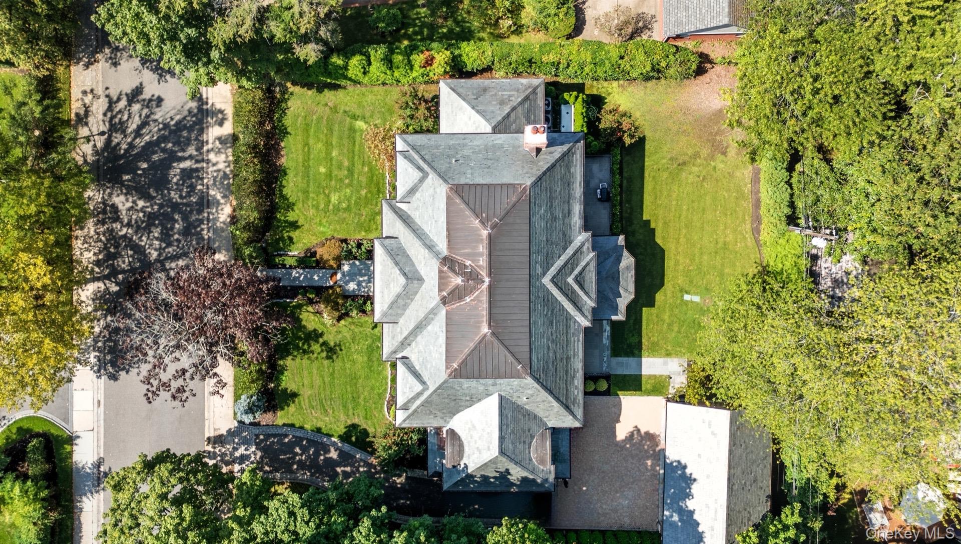 7 Beverly Road, Great Neck, NY 11021