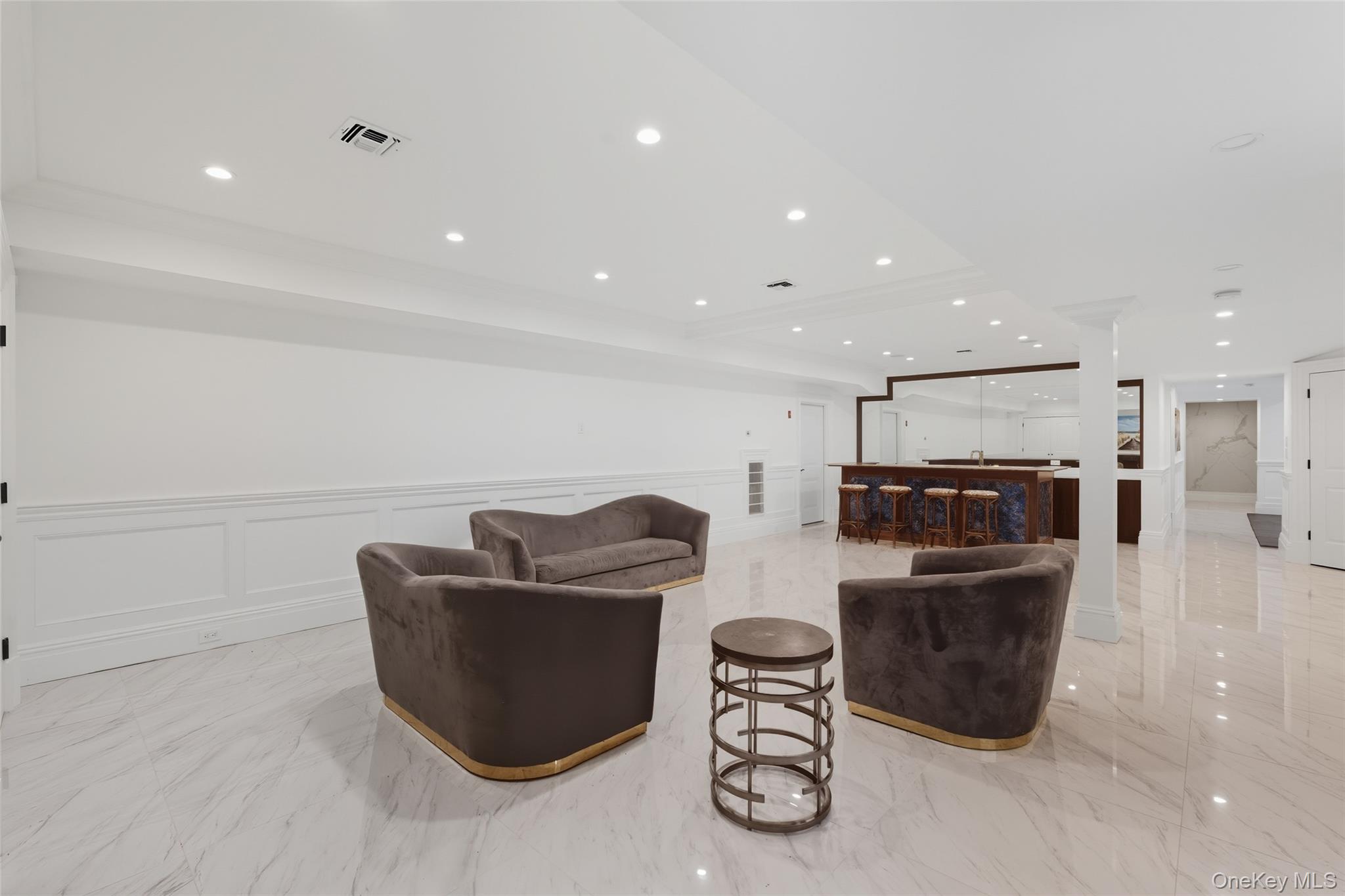 7 Beverly Road, Great Neck, NY 11021