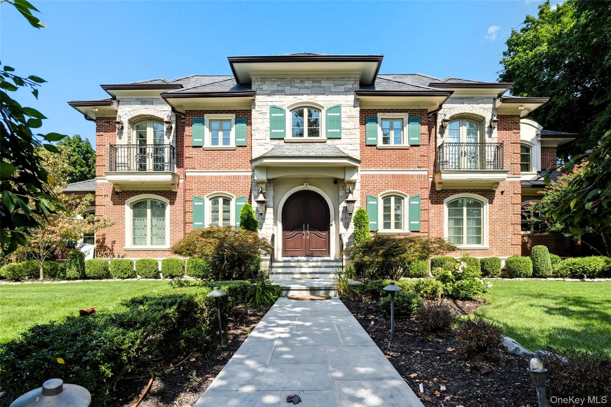 7 Beverly Road, Great Neck, NY 11021