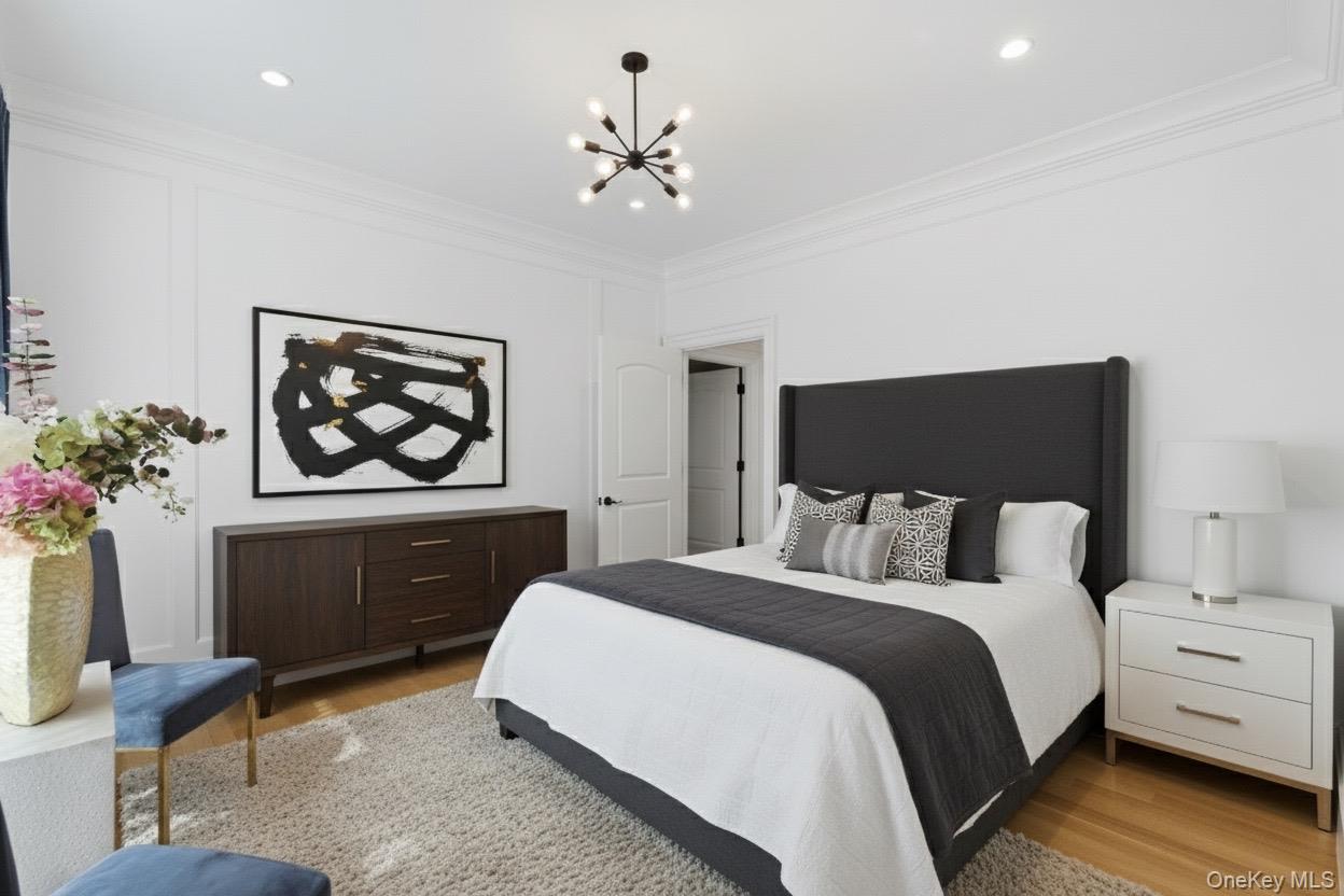 7 Beverly Road, Great Neck, NY 11021