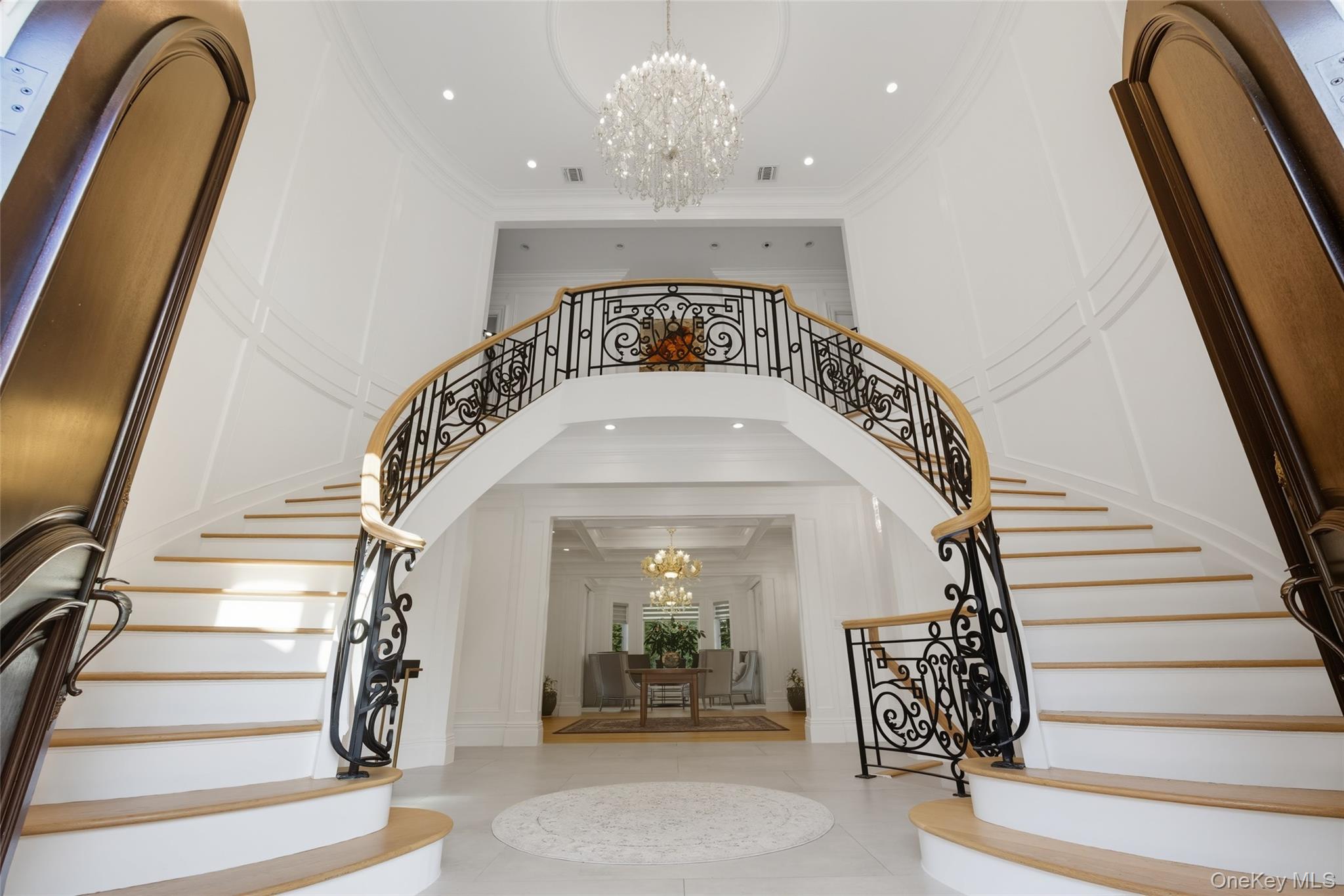 7 Beverly Road, Great Neck, NY 11021