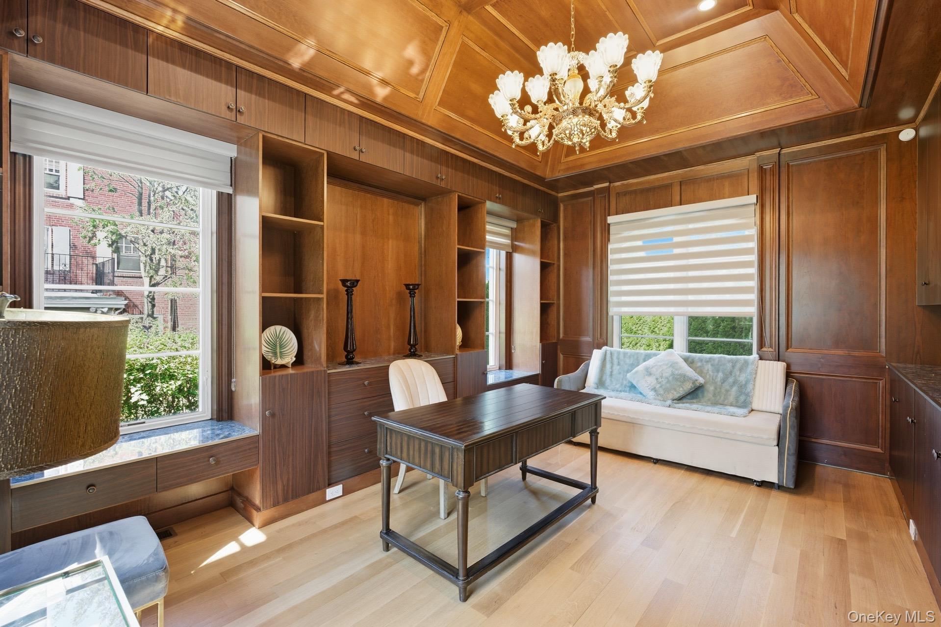 7 Beverly Road, Great Neck, NY 11021