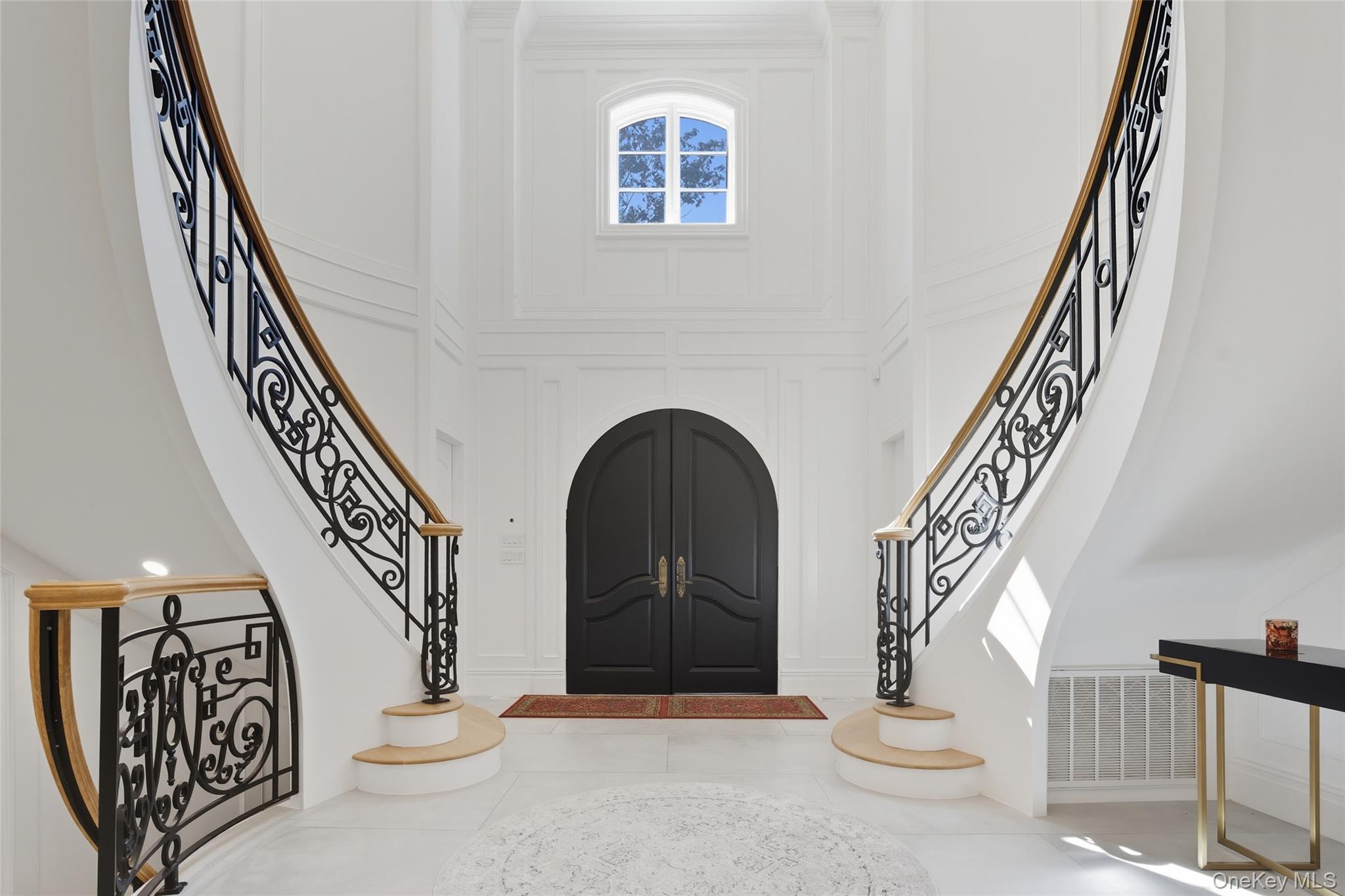 7 Beverly Road, Great Neck, NY 11021