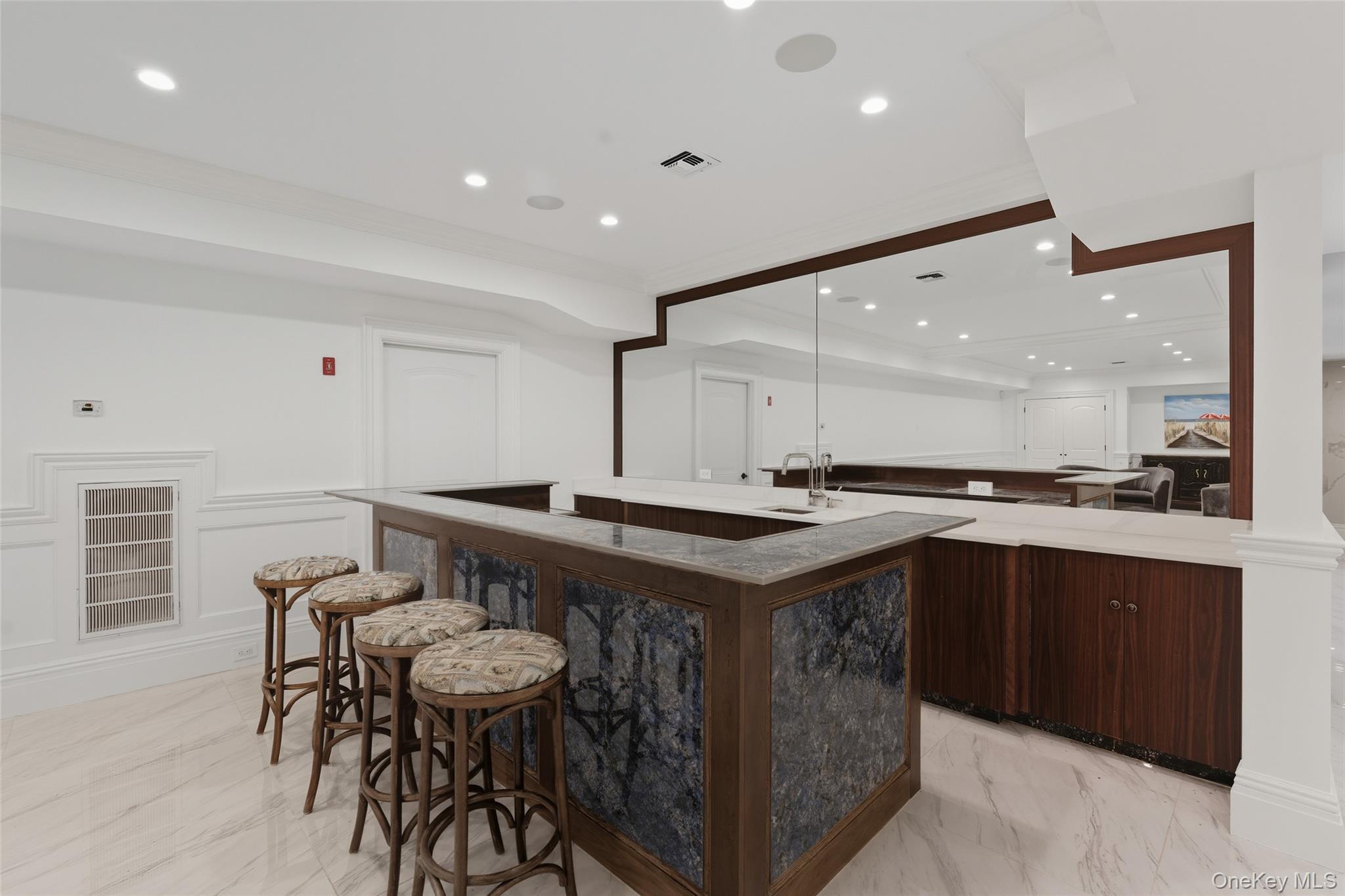 7 Beverly Road, Great Neck, NY 11021