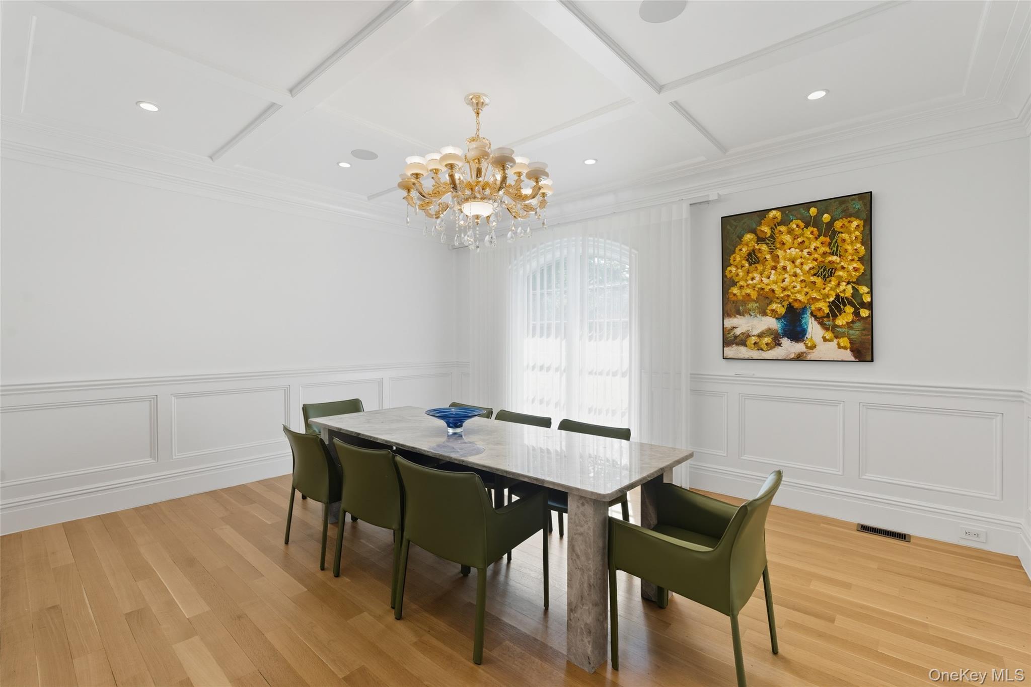 7 Beverly Road, Great Neck, NY 11021