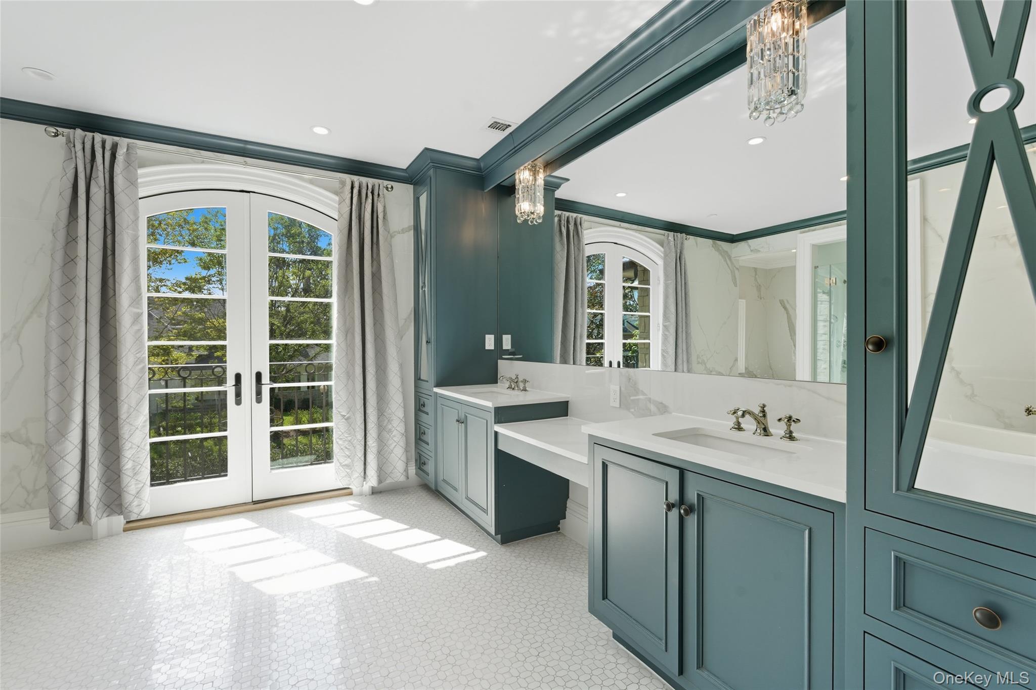 7 Beverly Road, Great Neck, NY 11021