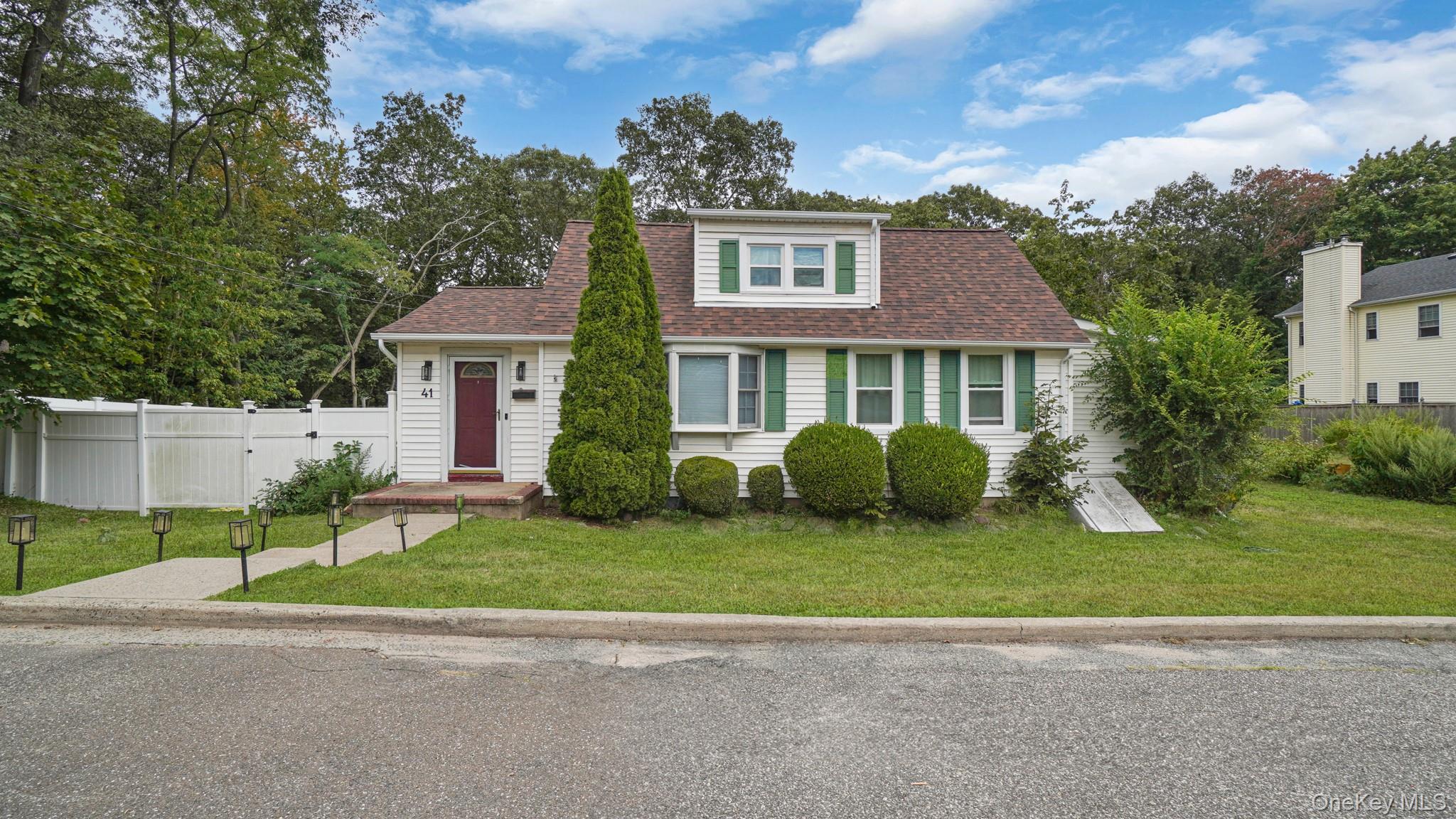 41 Lawrence Street, Farmingdale, NY 11735