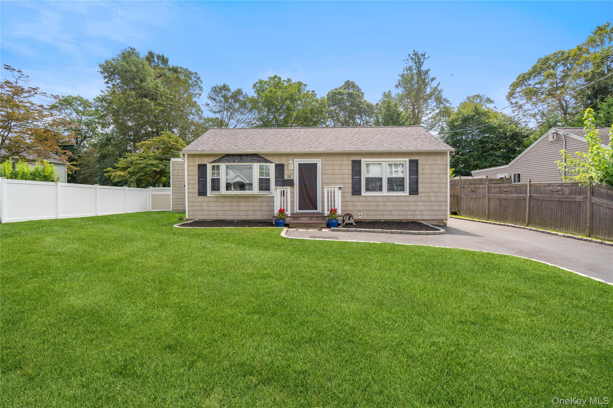 32 Woodland Street, Ronkonkoma, NY 11779