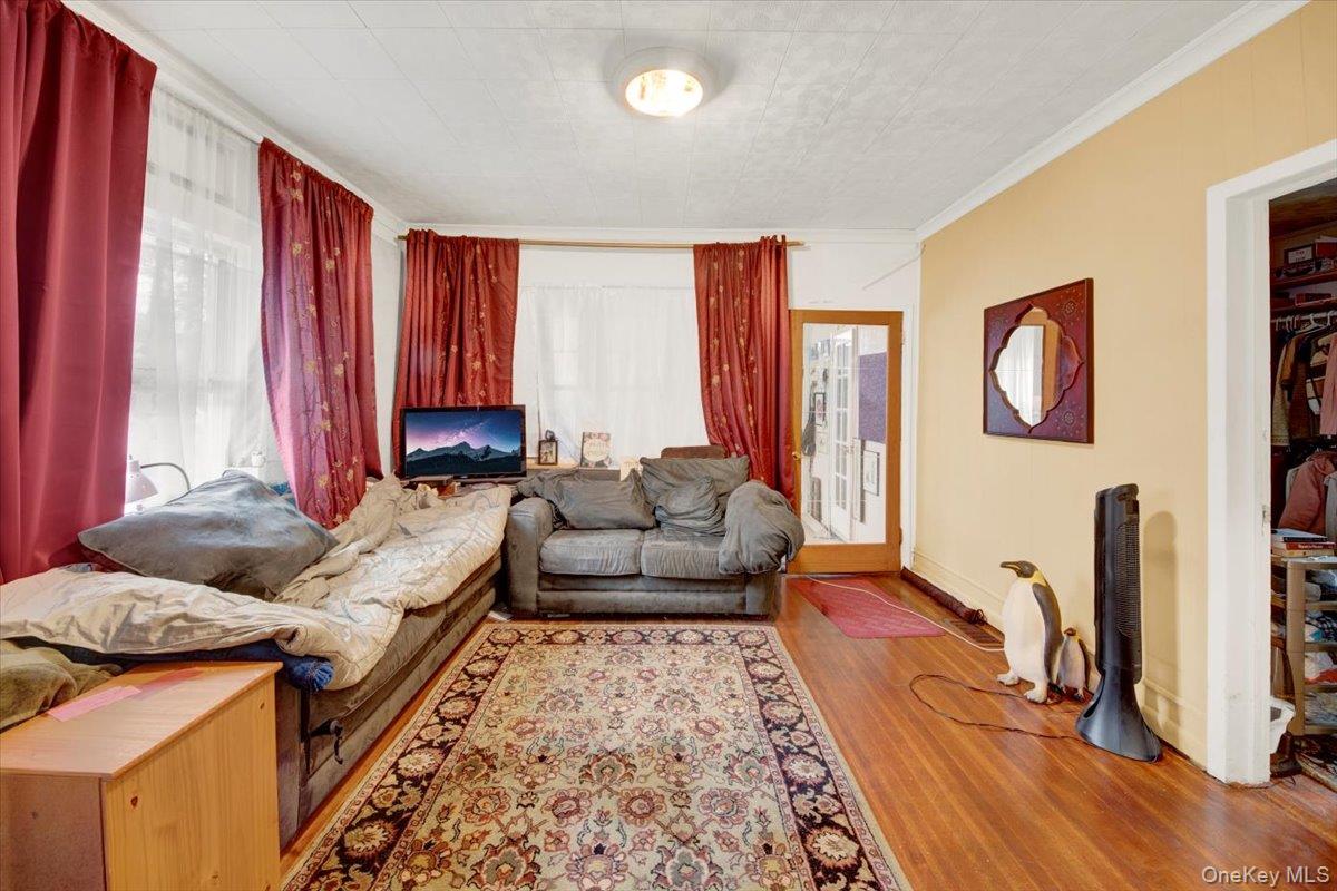 2 Valois Place, Mount Vernon, NY 10552