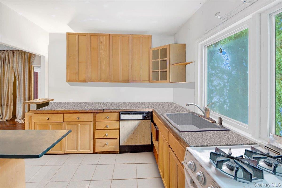 2 Valois Place, Mount Vernon, NY 10552