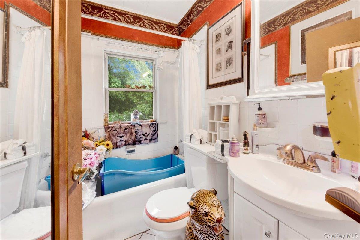 2 Valois Place, Mount Vernon, NY 10552