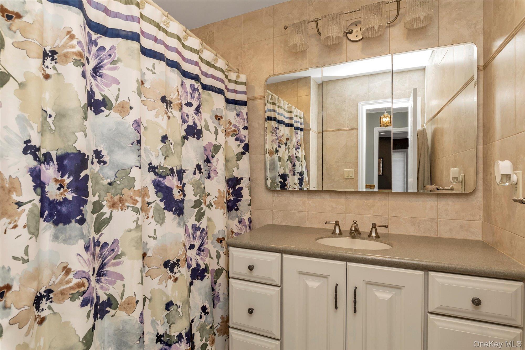 338 W Henrietta Avenue, Oceanside, NY 11572